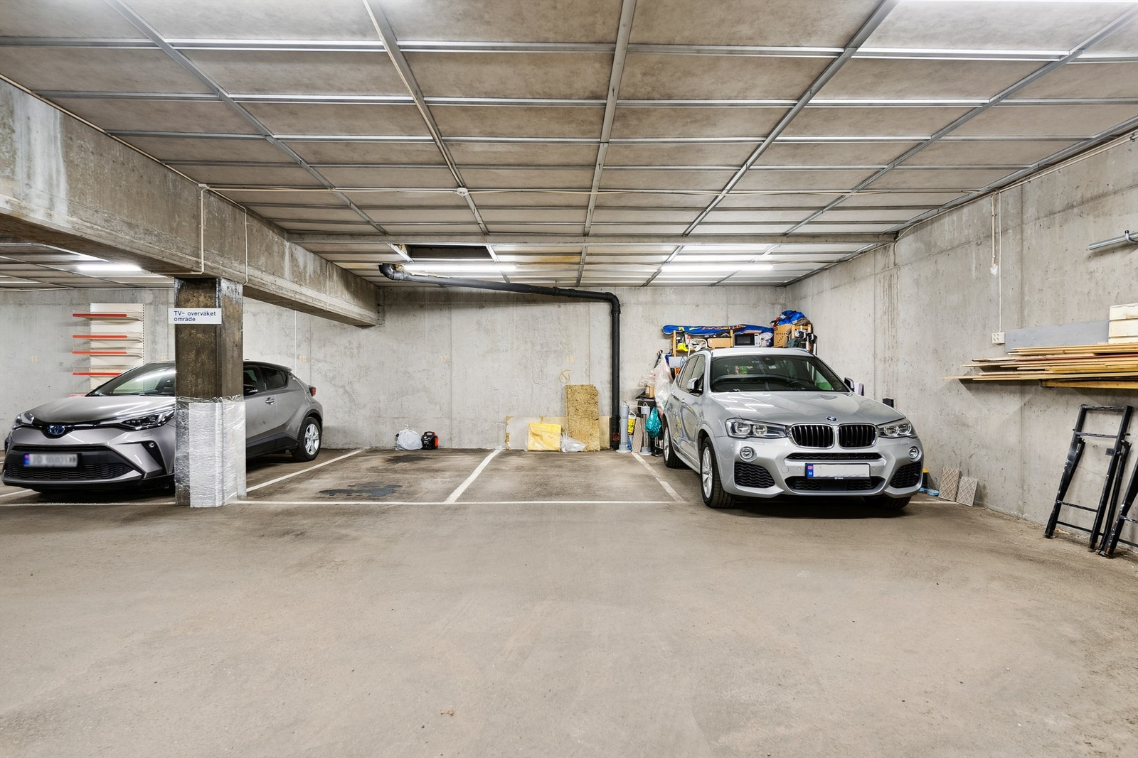 Det følger med garasjeplass og bod i kjeller. Galleribilde