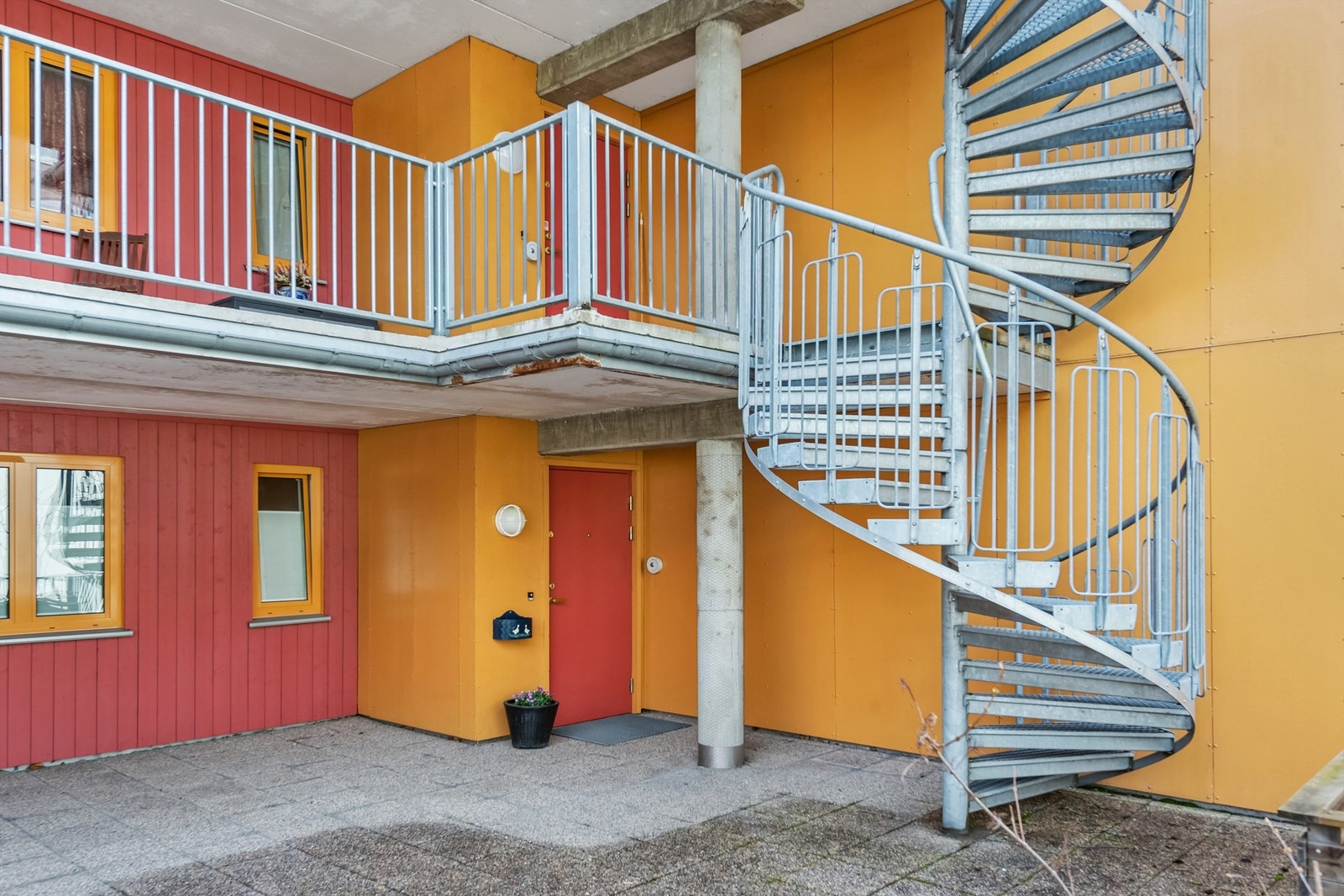 Overbygget inngangsparti. Galleribilde