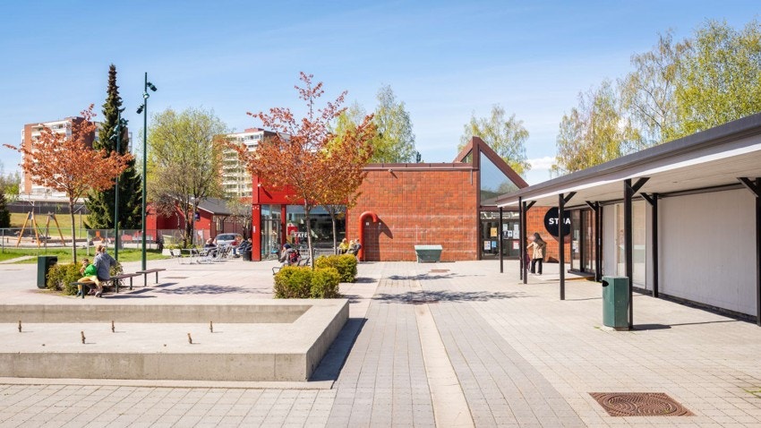 Haugenstua torg, et hyggelig sted for å handle eller ta en matbit. Galleribilde