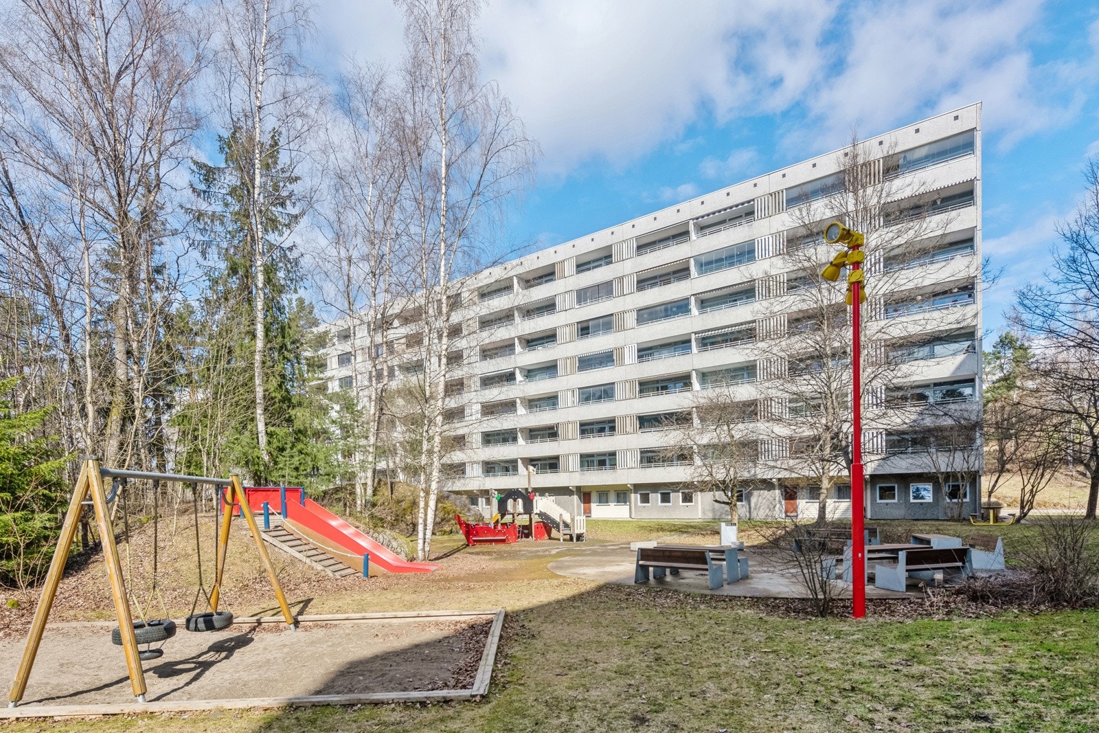 Uteområdene er tilrettelagt for bruk med lekeplasser og fine sittegrupper. Galleribilde