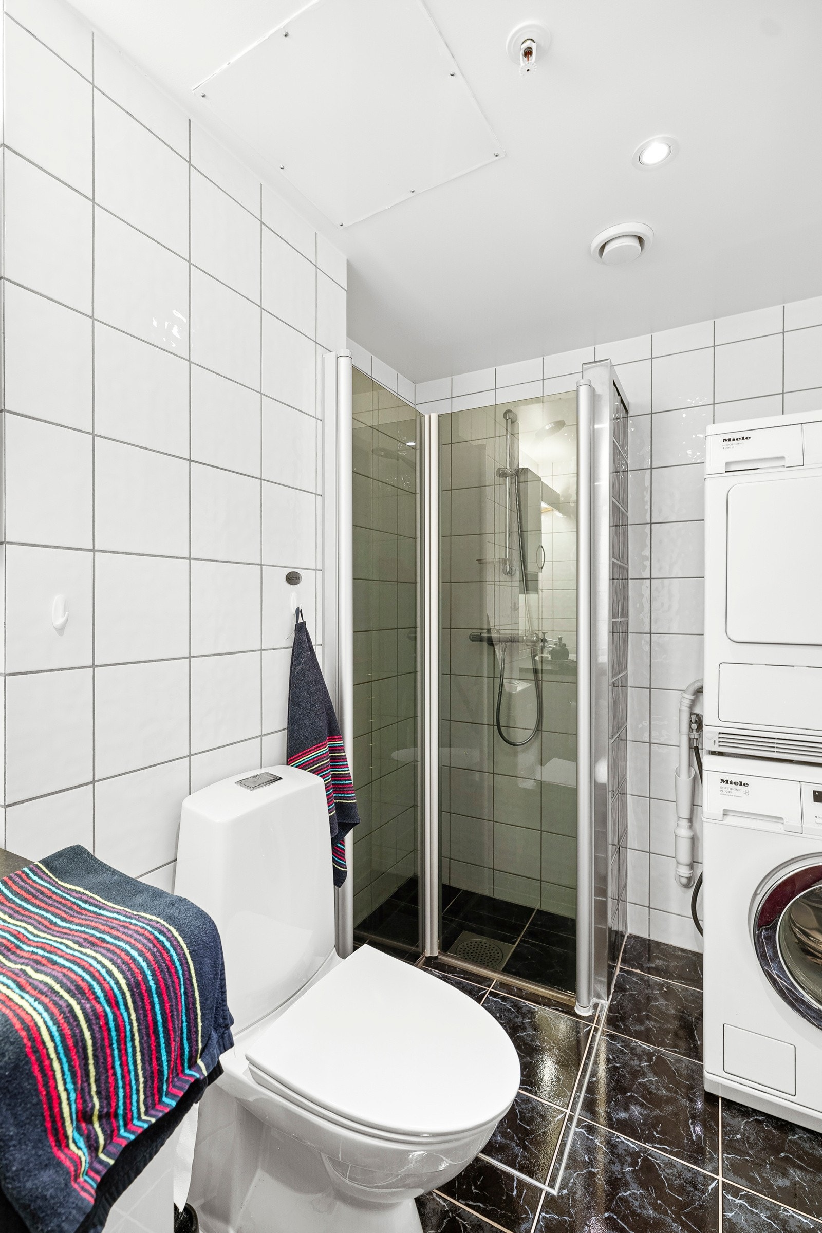 Det er også opplegg for både vaskemaskin og tørketrommel. Galleribilde