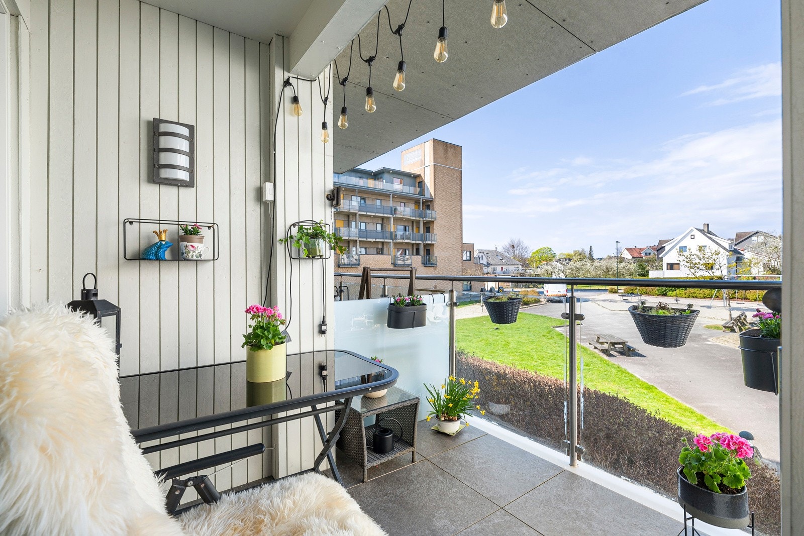 Her kan man grille, slappe av og nyte lange sommerdager etter en tur på en av Hundvågs mange strender. Galleribilde