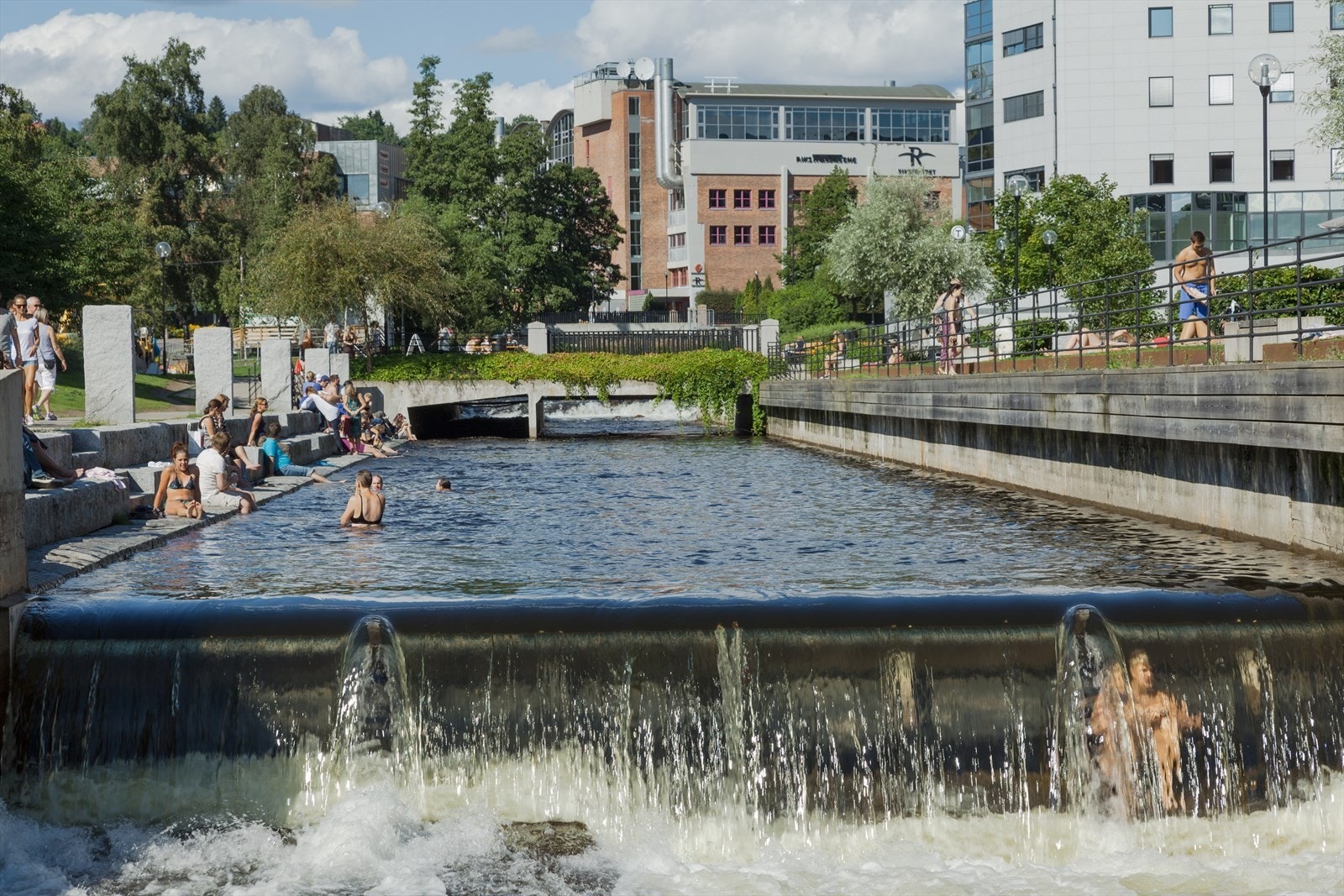 Ta et forfriskende bad i Akerselva på varme sommerdager. Galleribilde