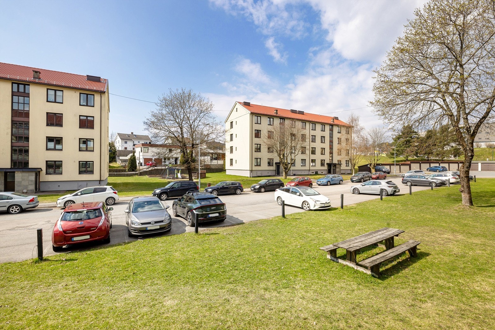 Barnevennlige omgivelser med lekeplass Galleribilde