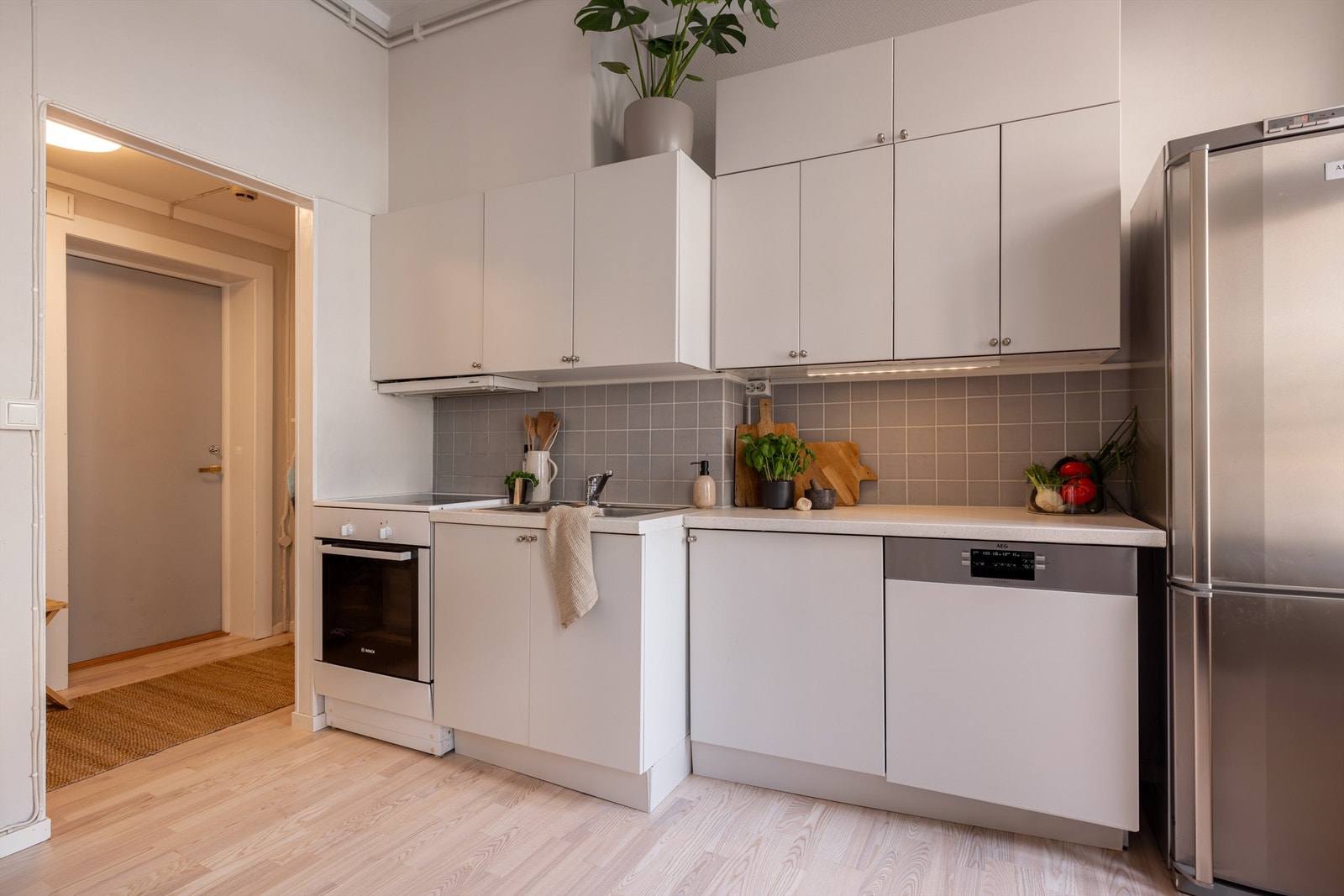 Over- og underskap i hvit samt glatt utførelse Galleribilde