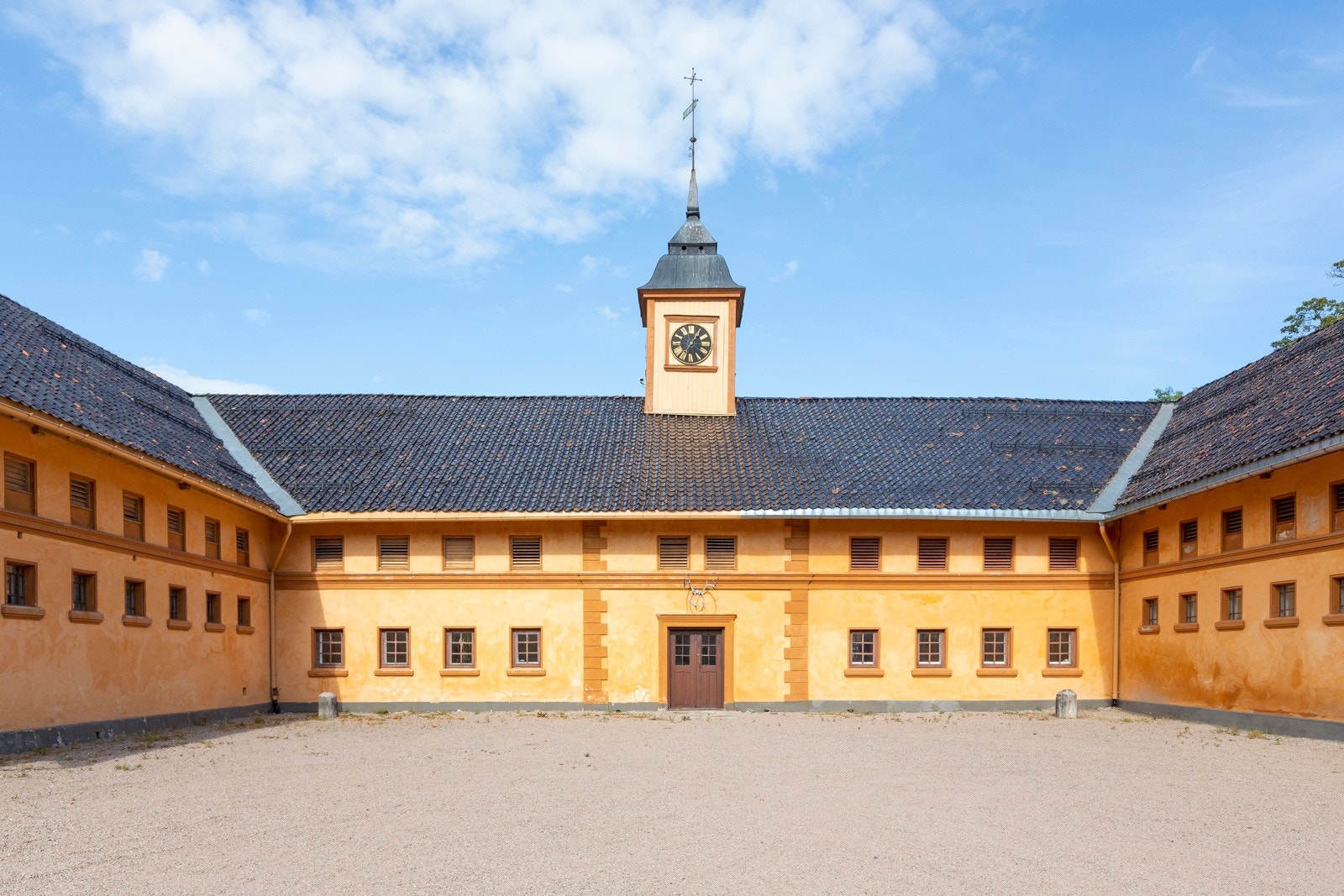 Her ligger også det populære utfartsstedet Bogstad gård med café, kulturarrangementer og åpent fjøs for barna hele året. Galleribilde
