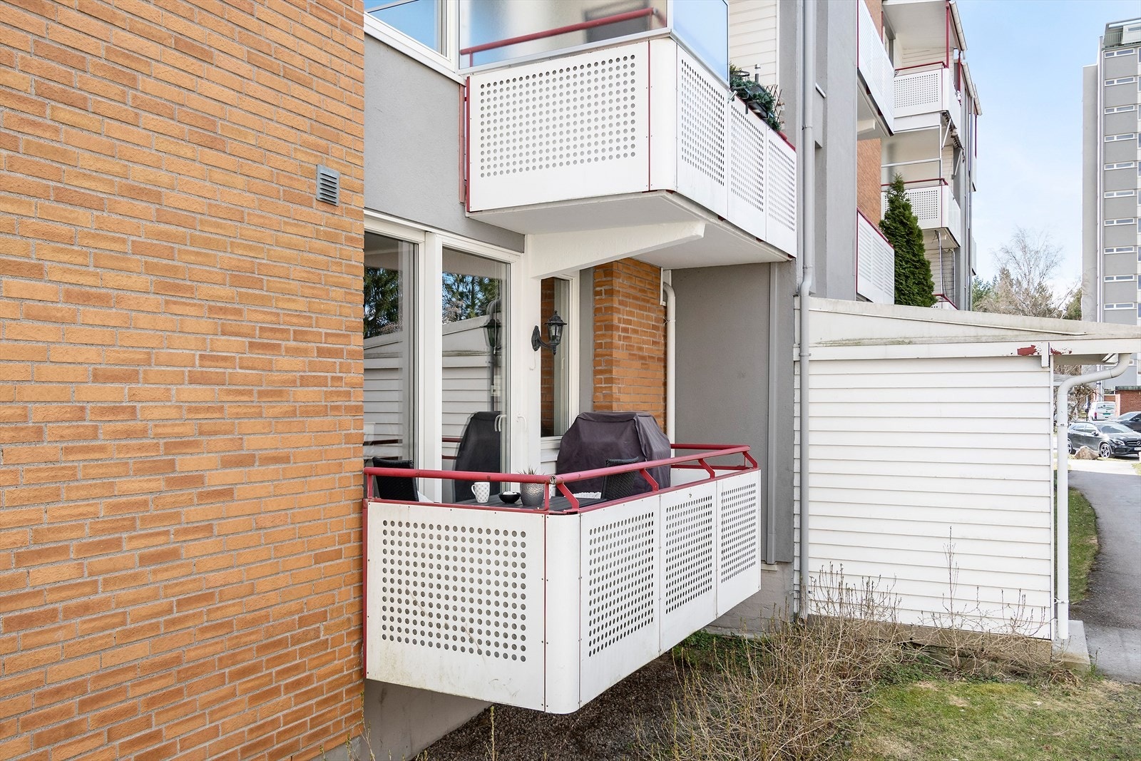 Leiligheten ligger fint til i 1. etasje. Galleribilde