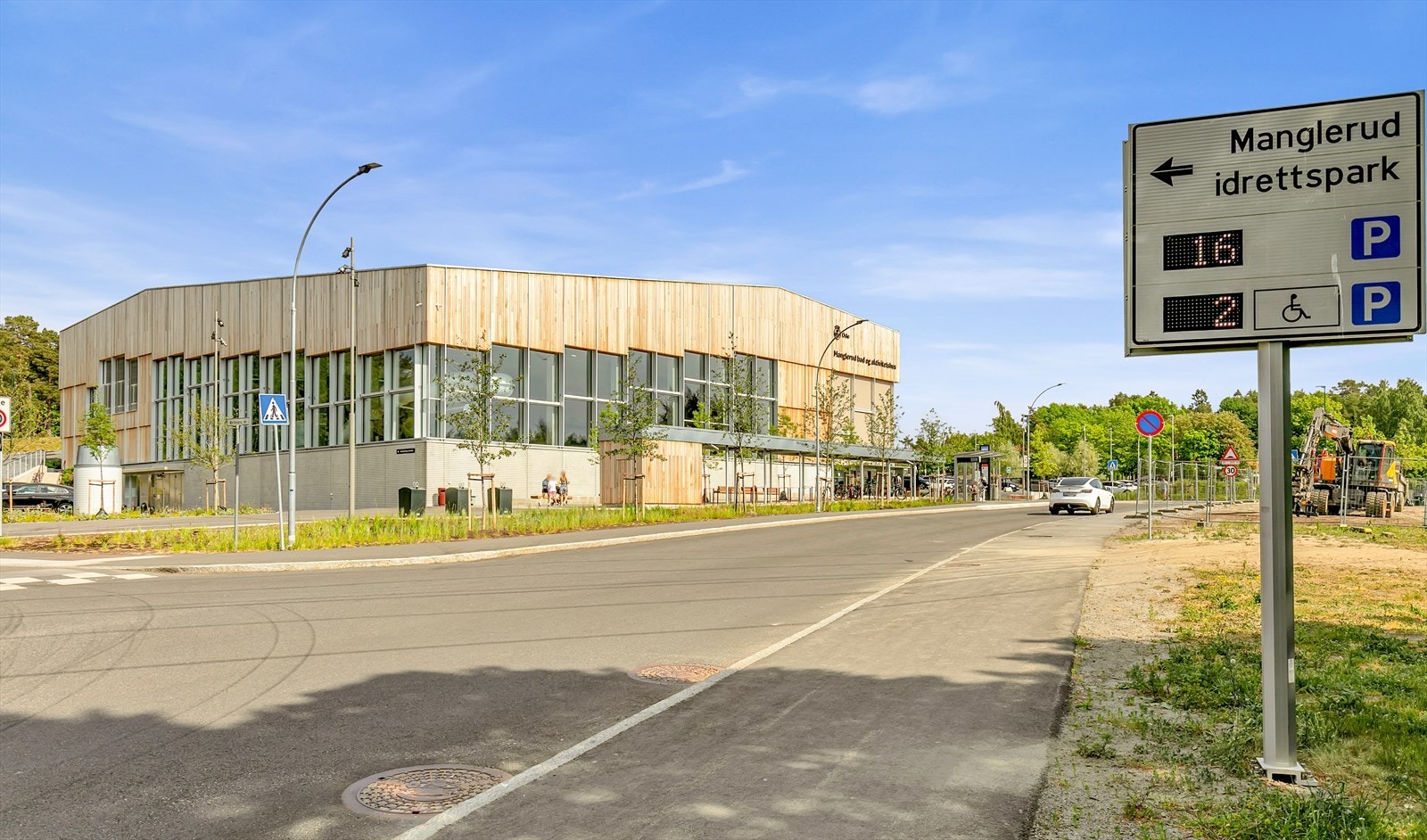 Manglerud bad sto ferdig i 2022 og består av 3 bassenger, badstue, boblebad, sklie og flotte garderober. Galleribilde