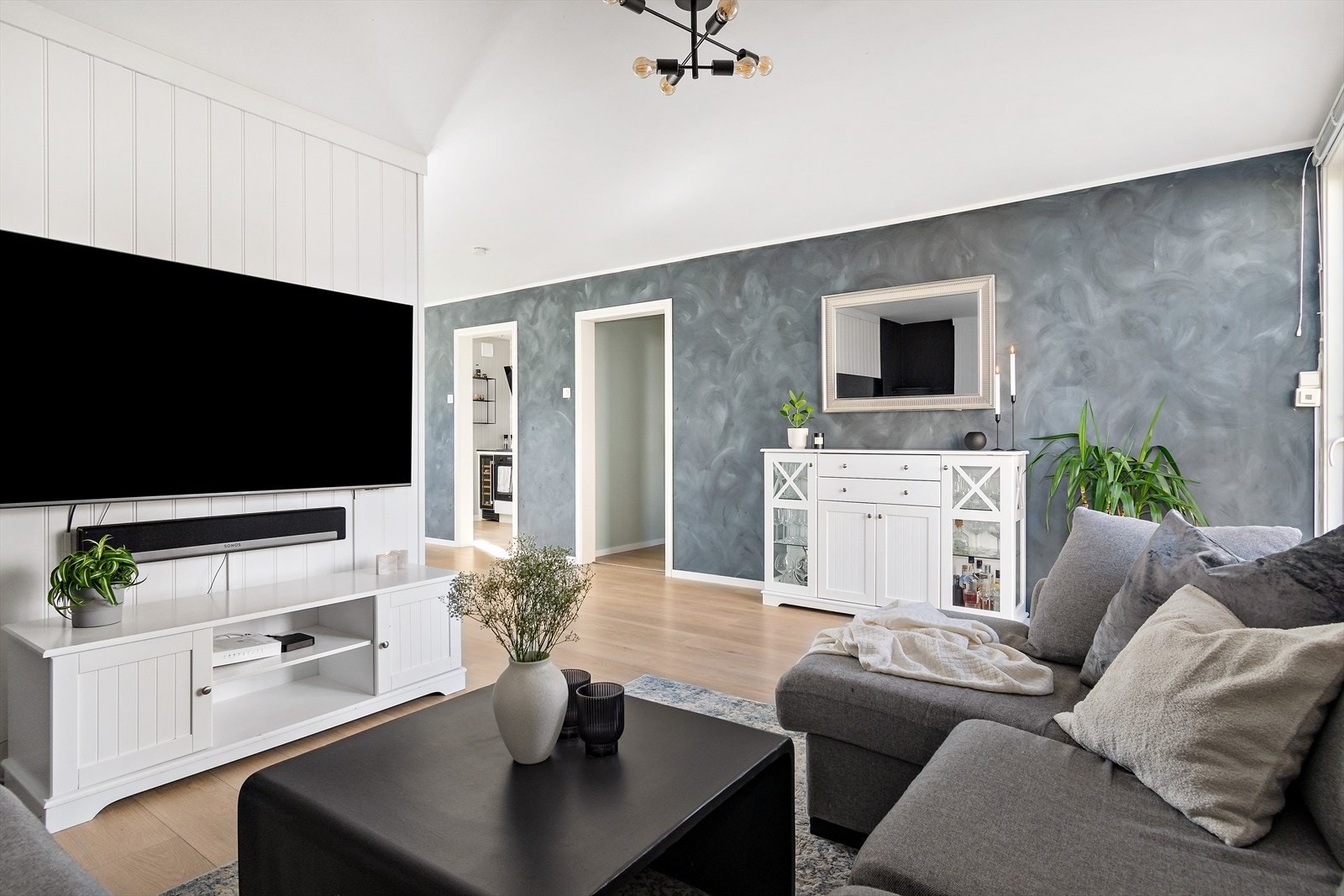 En attraktiv og romslig 3-roms med en sentral beliggenhet på Manglerud. Galleribilde