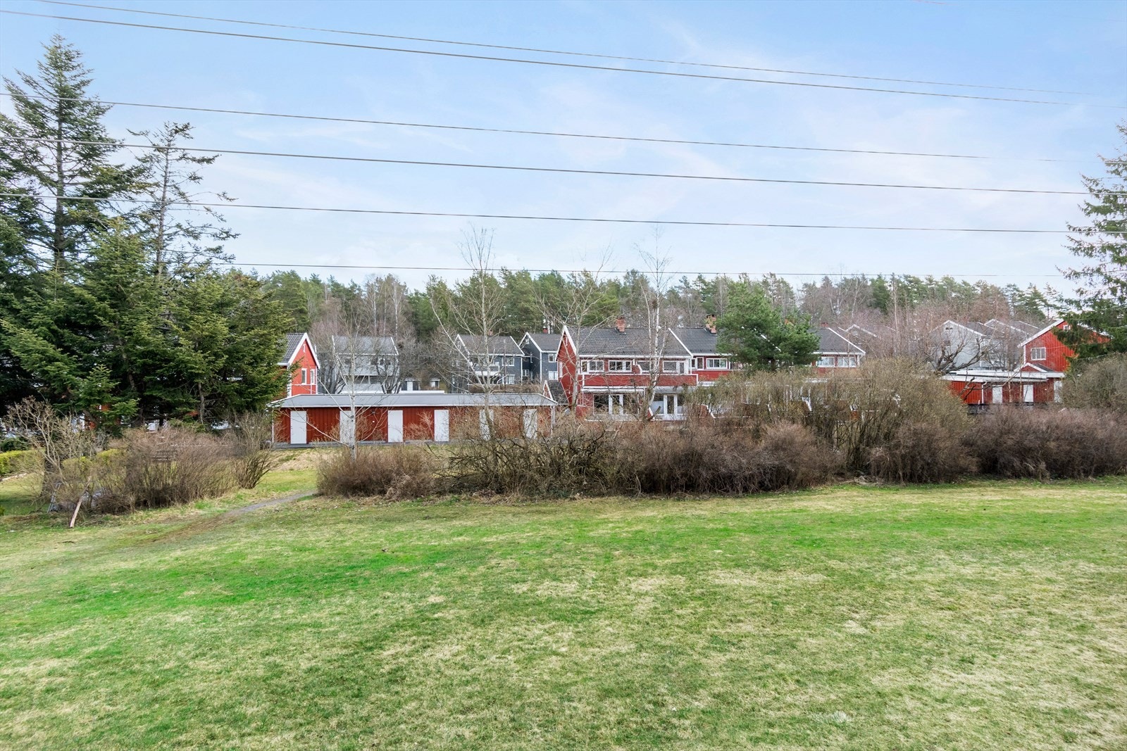 Flotte grøntområder rundt boligen. Galleribilde