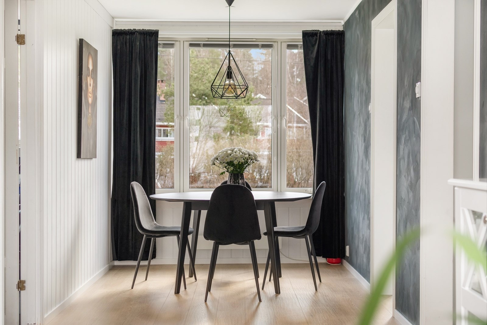 Velkommen til Rugveien 67 - Presentert av Viktoria Furulund Swedhs og Marita Husum Nilsen v/Nordvik Galleribilde