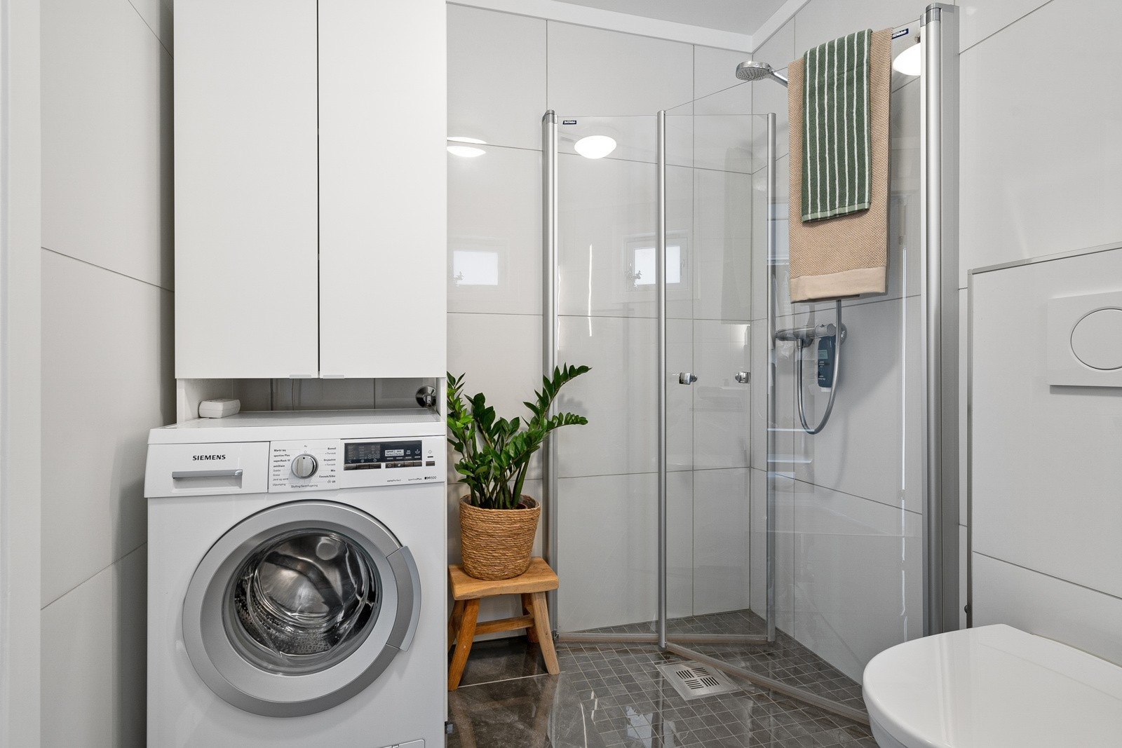 Badet har opplegg for vaskemaskin. Galleribilde
