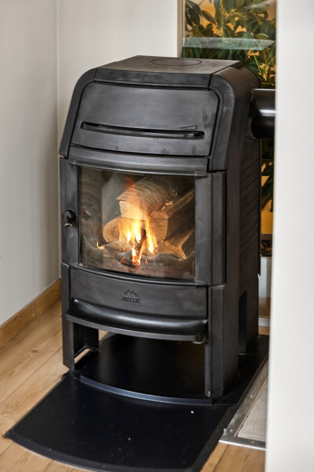 Peis som varmer godt en kald vinterkveld. Galleribilde