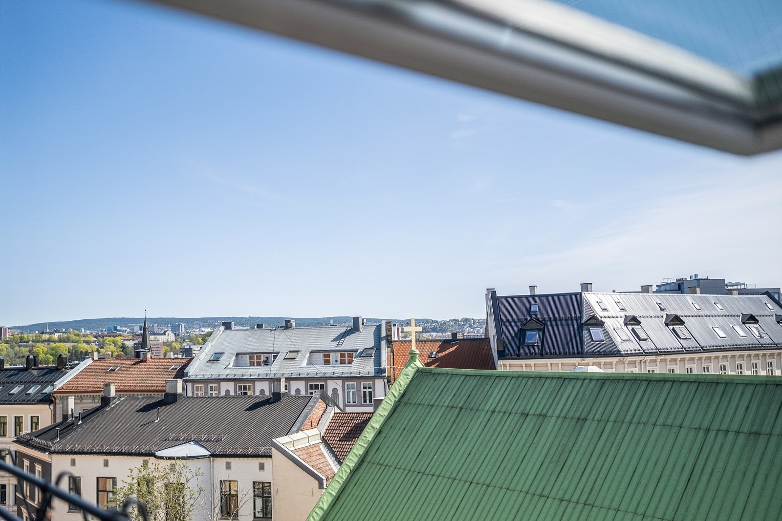 Praktfull utsikt over Oslo sentrum og videre mot Ekebergskrenten. Galleribilde