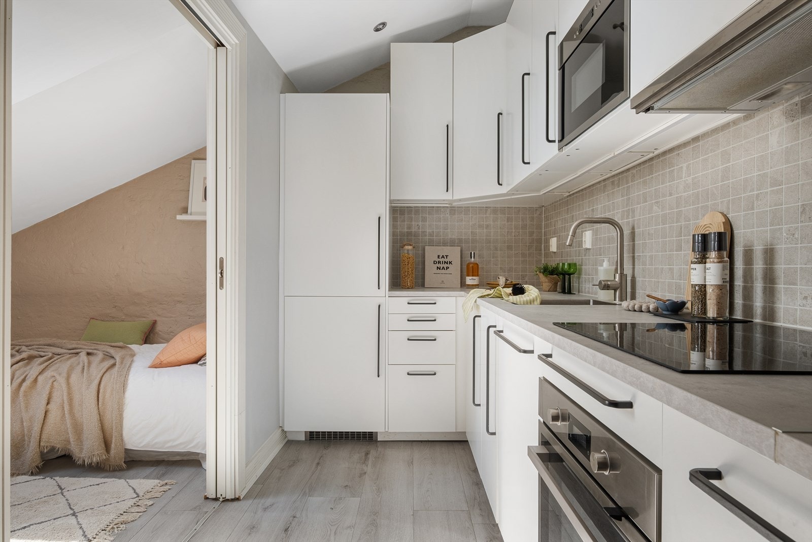 Pent og tidsriktig kjøkken fra 2019 (ihht. tidligere salgsoppgave). Galleribilde