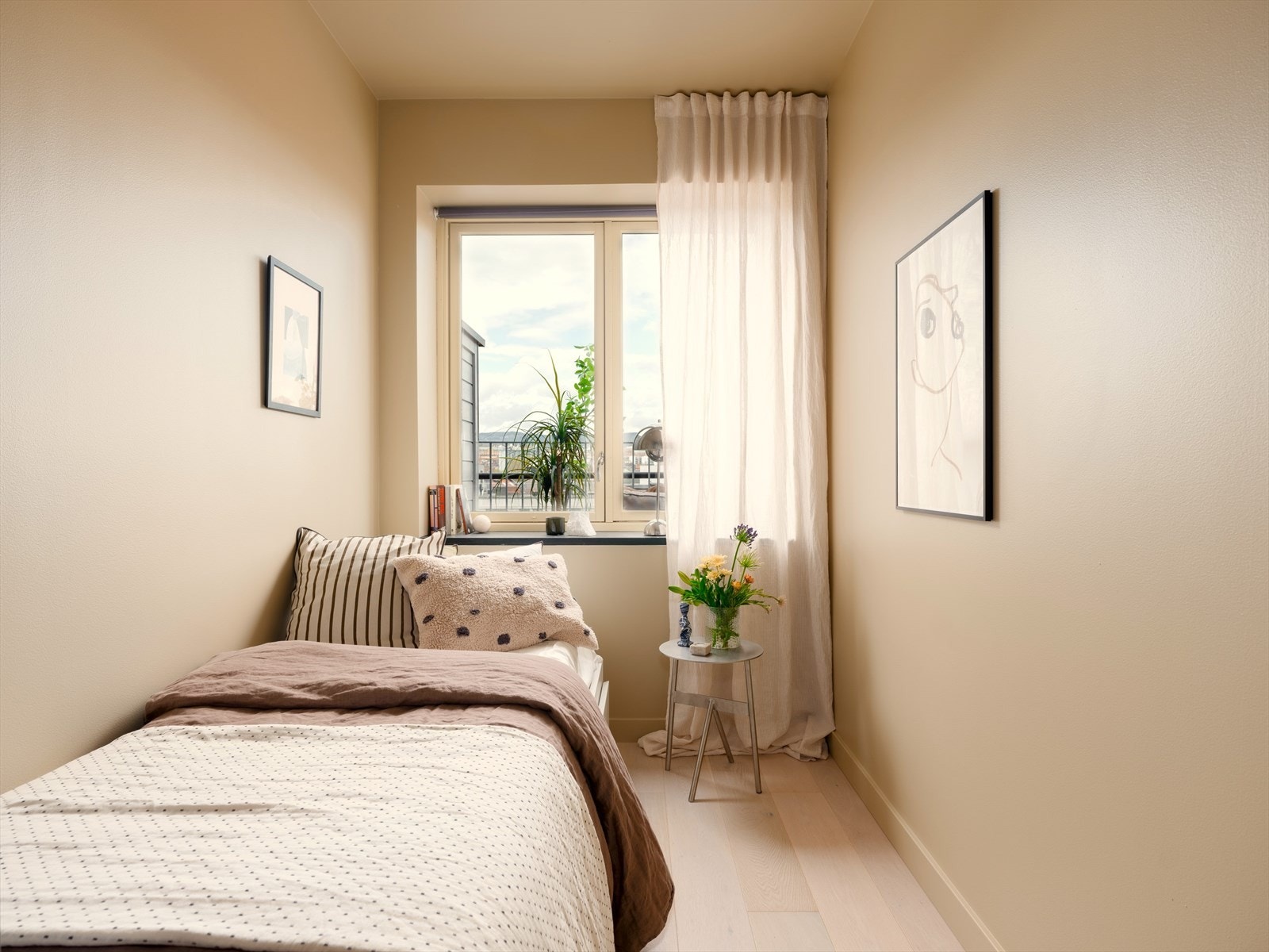 Soverom nummer to passer perfekt som barnerom, gjesterom eller kontor. Galleribilde