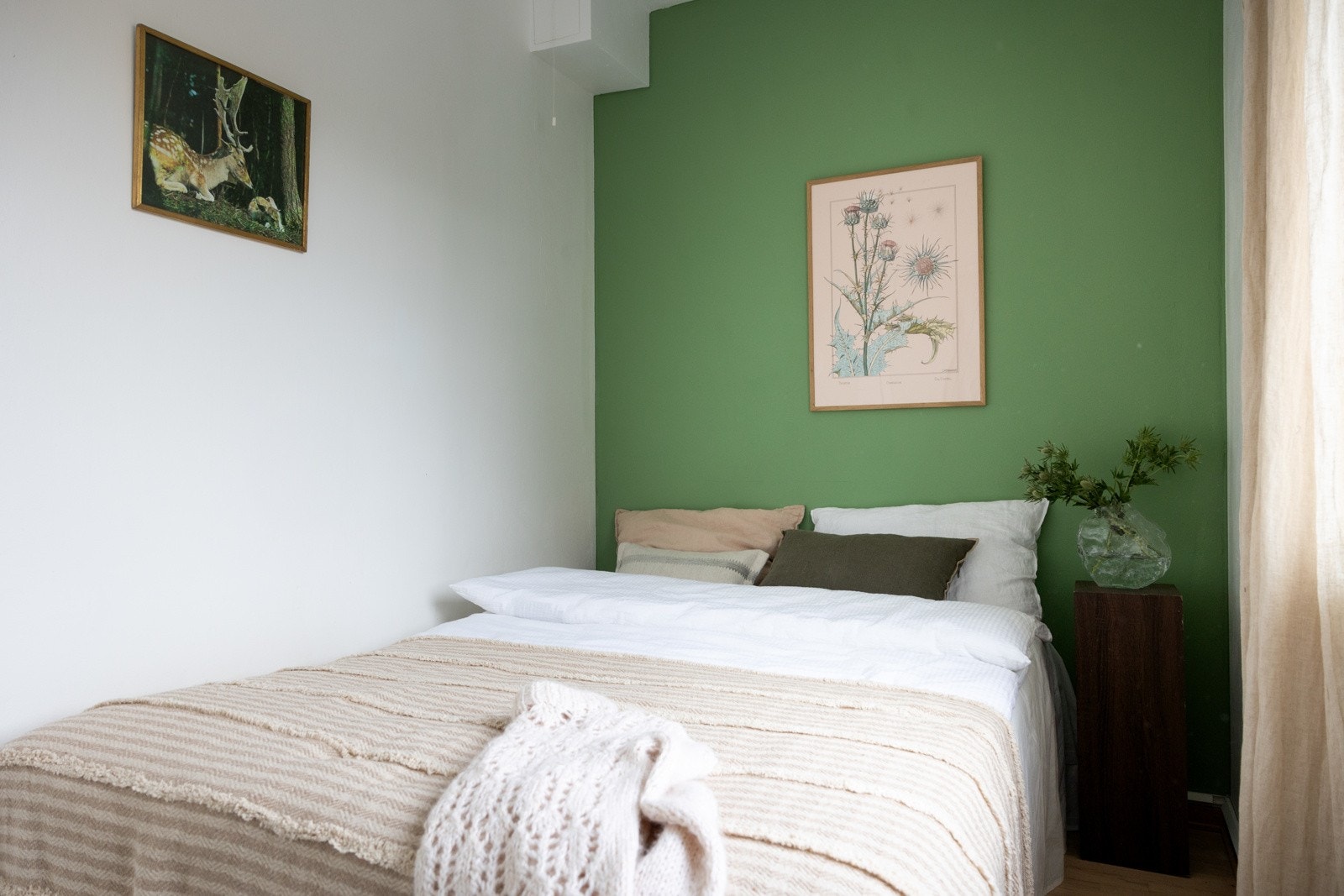 Her er det plass til dobbeltseng og kommode. Galleribilde