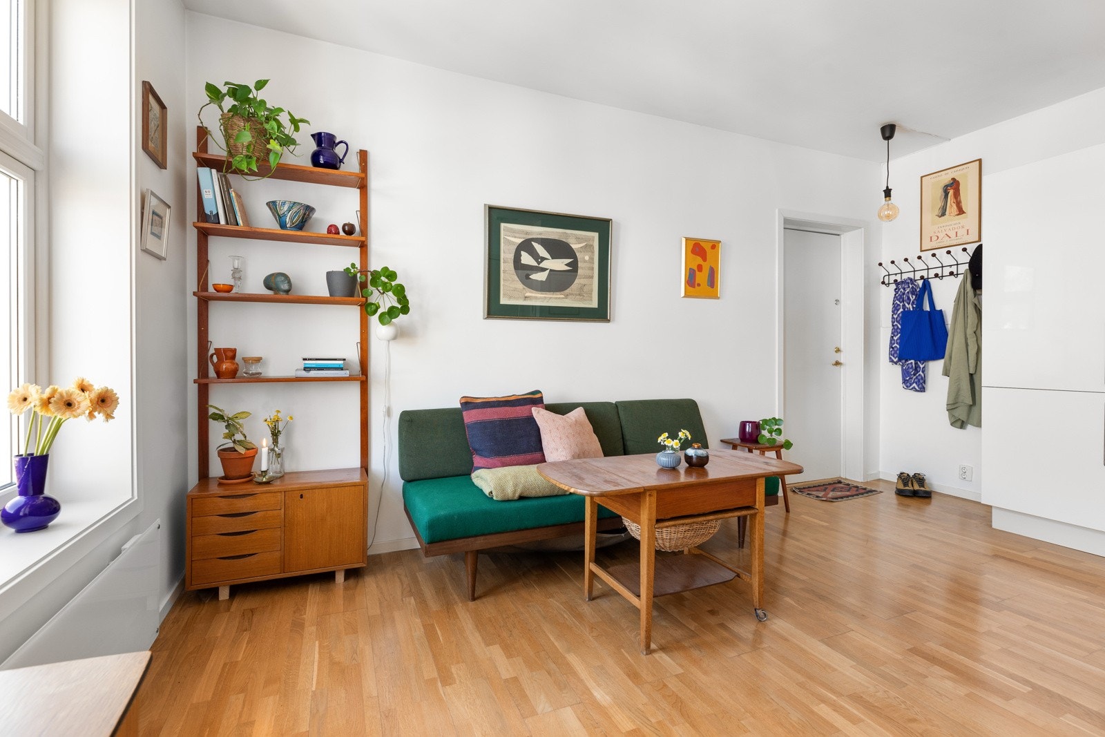 Her er det plass til både sofagruppe og spisebord Galleribilde