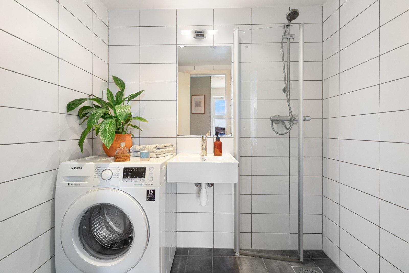 Delikat baderom med varmekabler Galleribilde