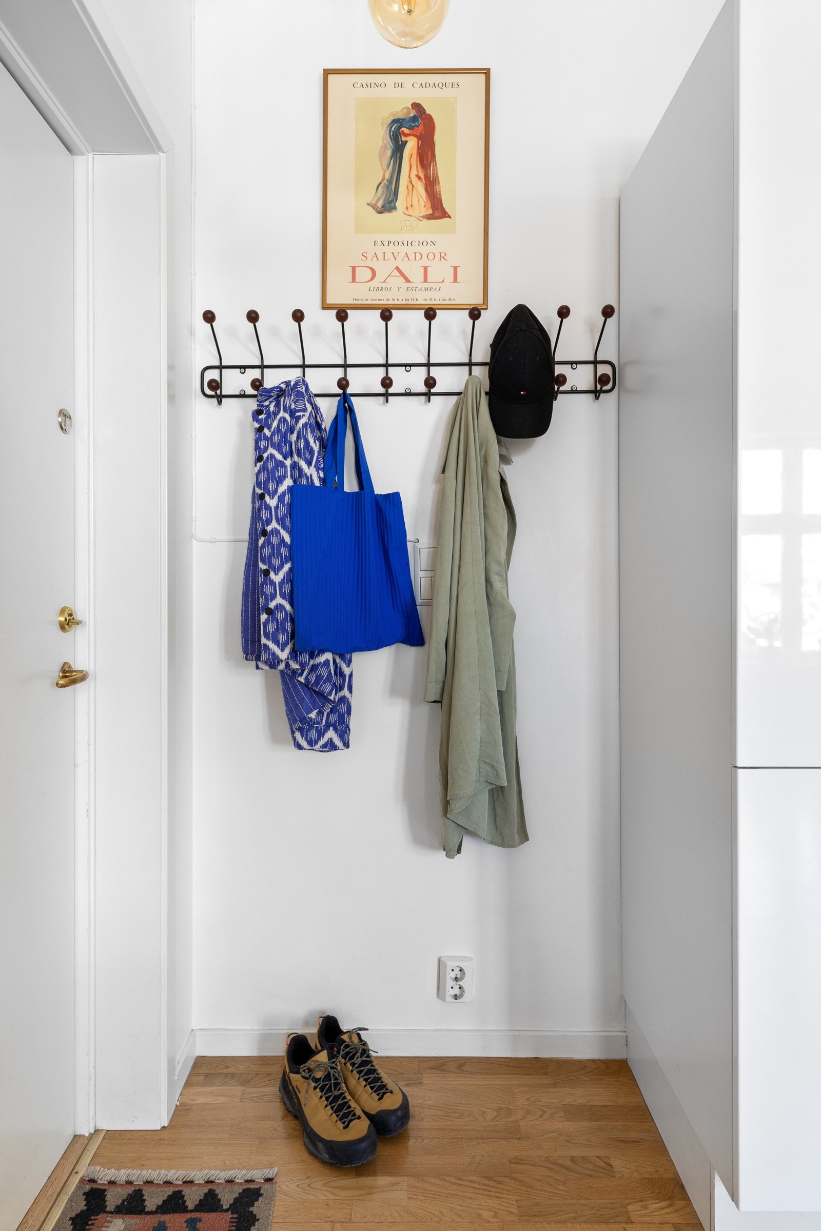 Garderobeplass i inngangspartiet Galleribilde