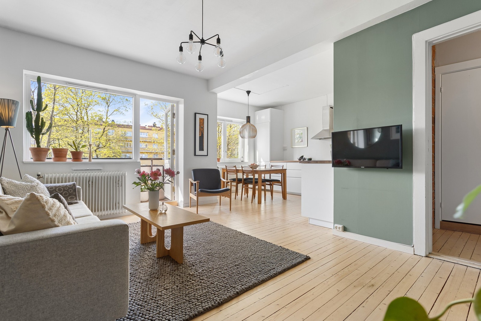 Jan Gunnar Grunden v/EIE har gleden av å presentere denne lekre 3-roms leiligheten i Schouterrassen 26 Galleribilde