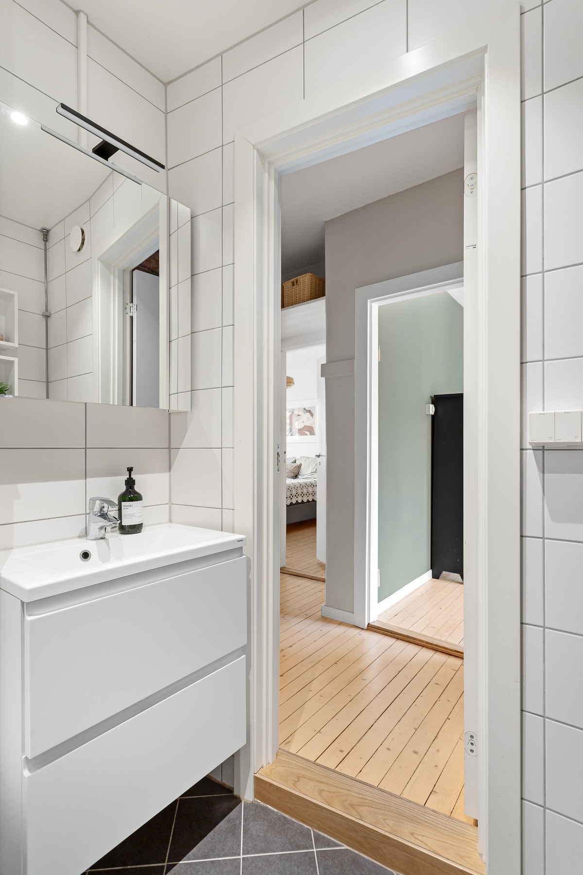 Det er opplegg for vaskemaskin på badet. I tillegg er det lett tilgjengelig fellesvaskeri i kjelleren Galleribilde