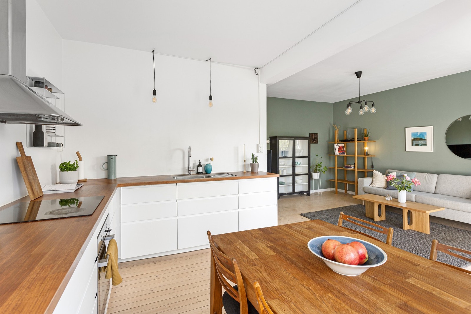 Et minimalistisk uttrykk og mye benkeplass Galleribilde