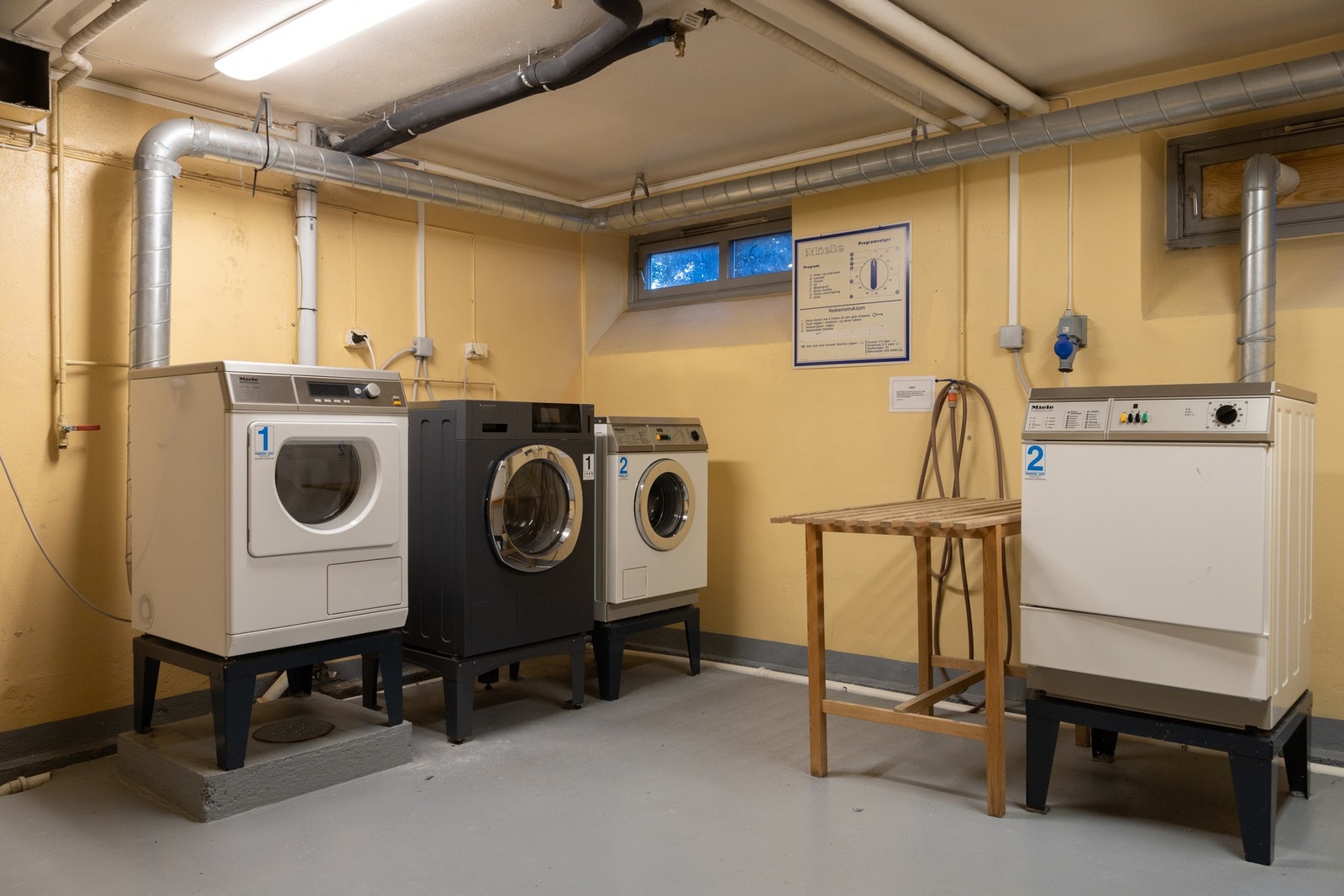 Det er flere fellesvaskerier i borettslaget. Galleribilde