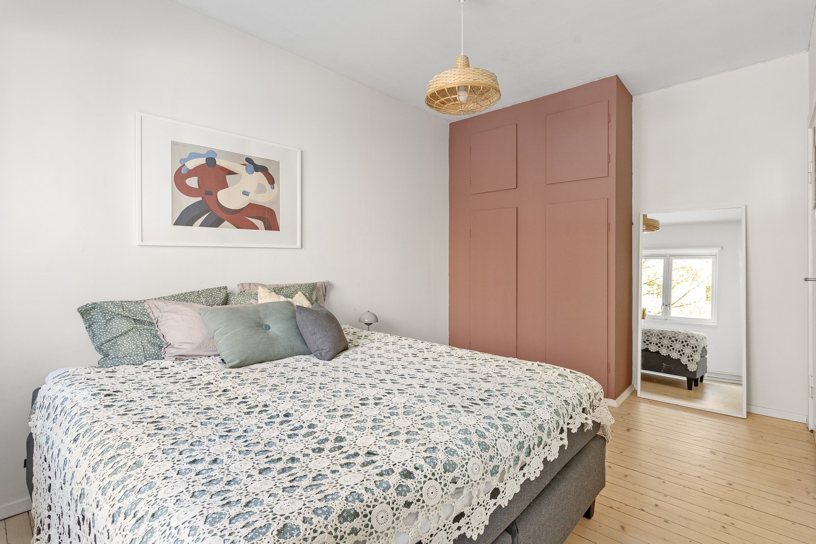 Samme takhøyde og gulv går igjen i hele leiligheten (utenom bad) Galleribilde