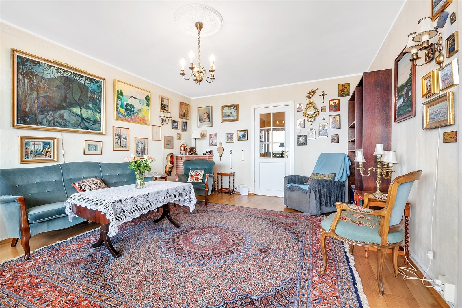 Elegant stue med klassisk innredning Galleribilde