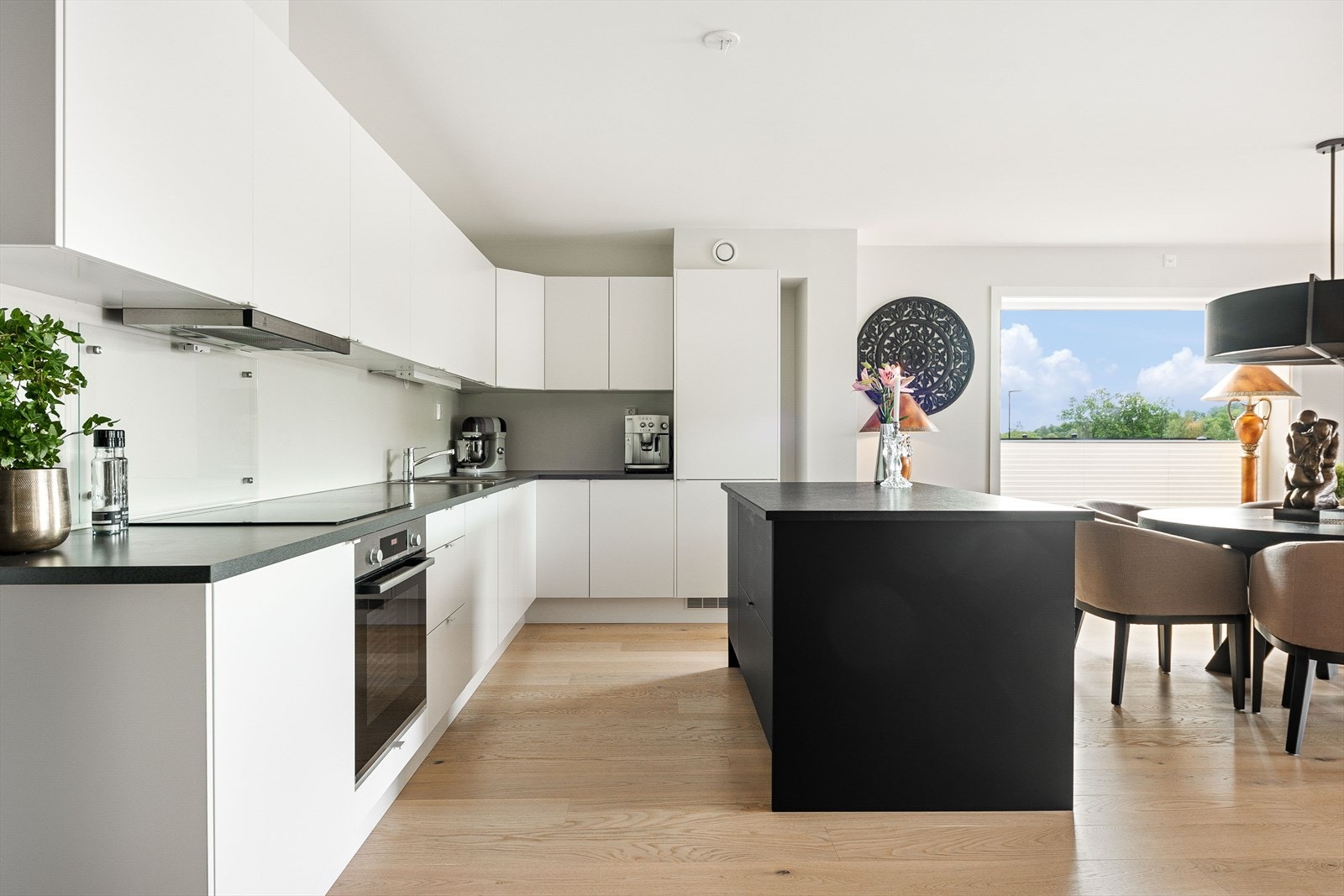 Innredningen er fra Marbodal og har slette fronter Galleribilde