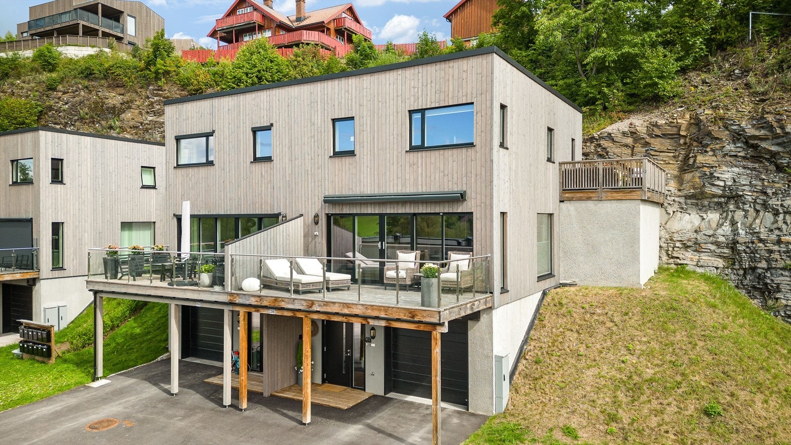 Vertikaldelt bolig med gode romløsninger over tre plan Galleribilde