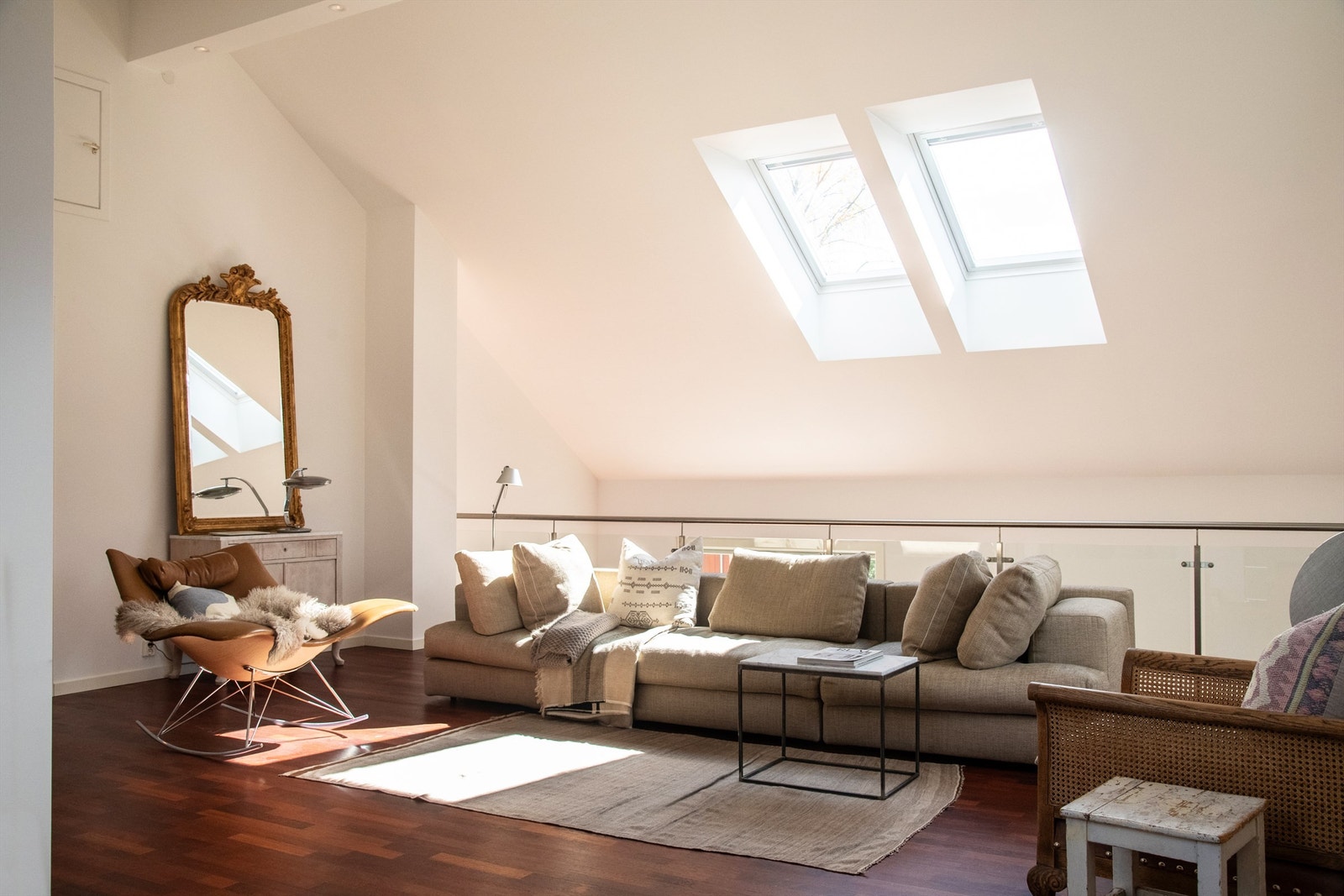 Stor og velholdt enderekkehusleilighet over 2 plan. Galleribilde