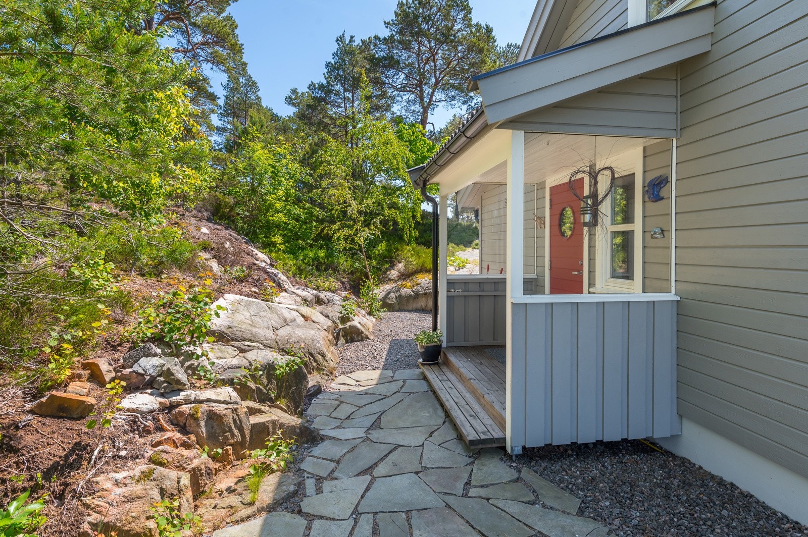 Overbygd inngangspart. Galleribilde