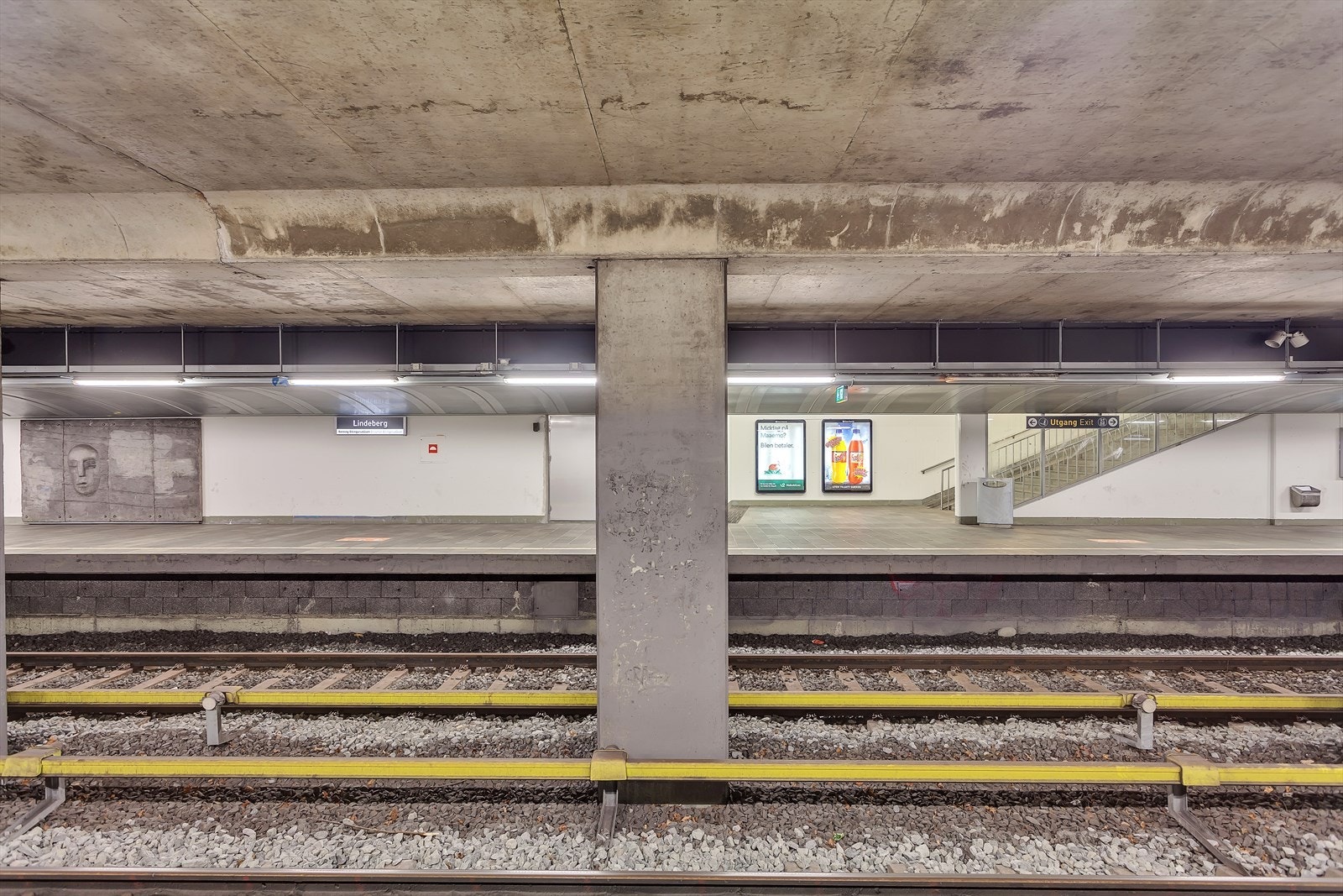 Nærmeste bussholdeplass er Lindeberghjemmet som ligger ca. 150 meter fra boligen (linje 79, 2N). T-bane fra Lindeberg (linje 2). Galleribilde