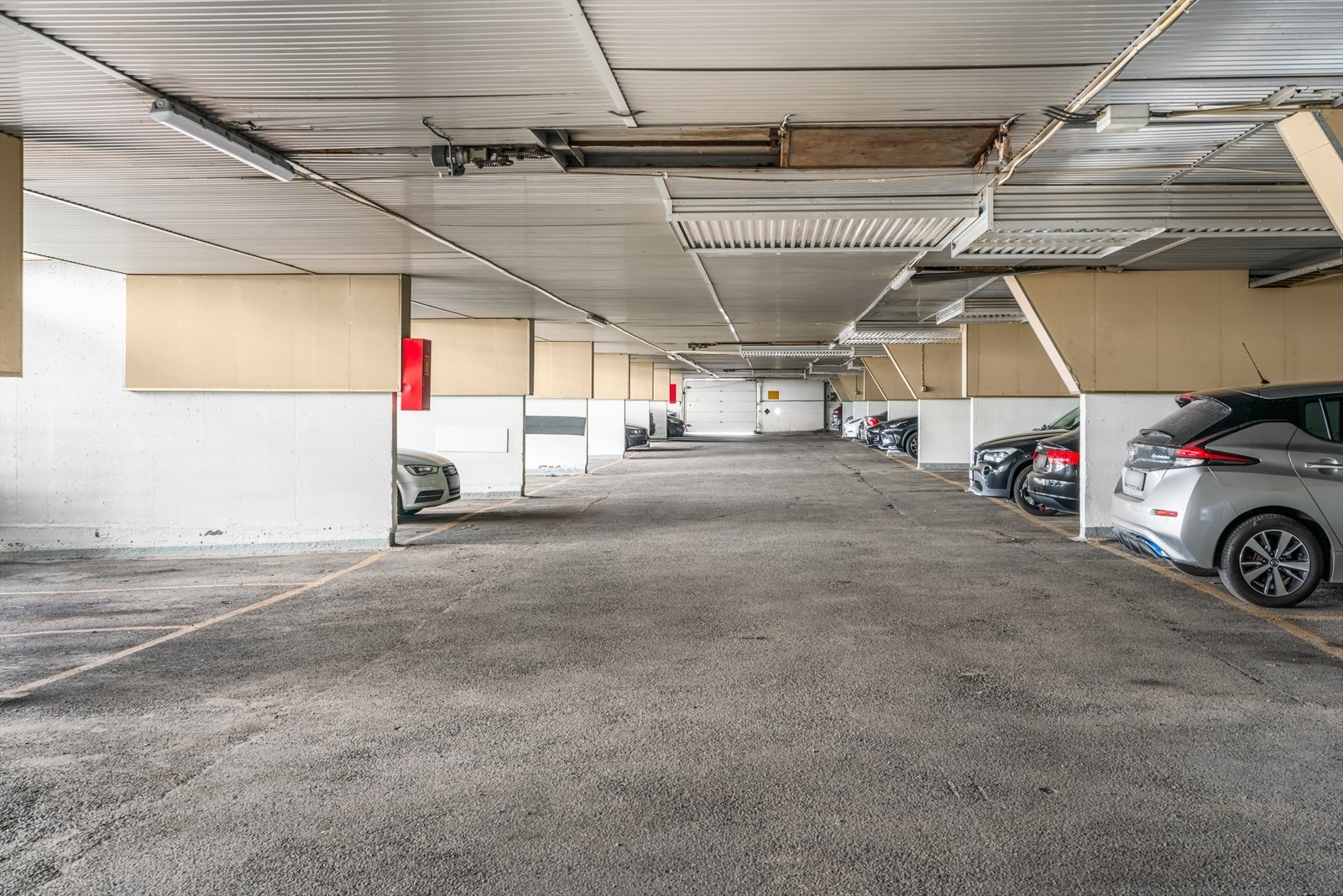 Garasjeplass med lader for Elbil medfølger! Galleribilde
