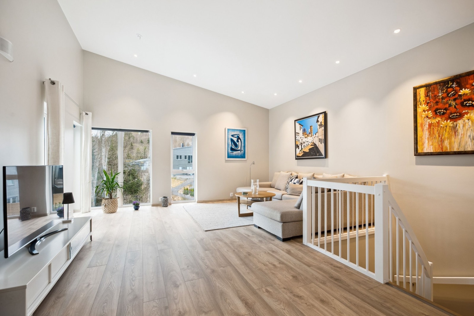 Bilde viser fra kjøkken mot stue Galleribilde