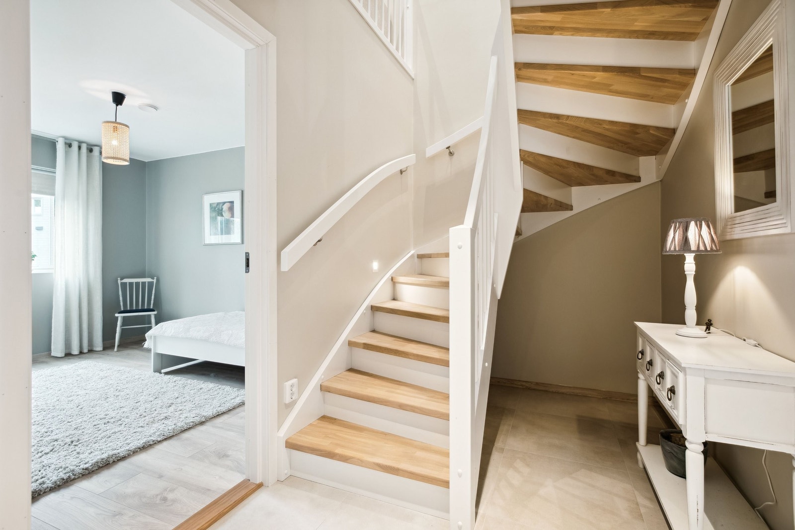 Trap fra 1 etg til 2 etg Galleribilde