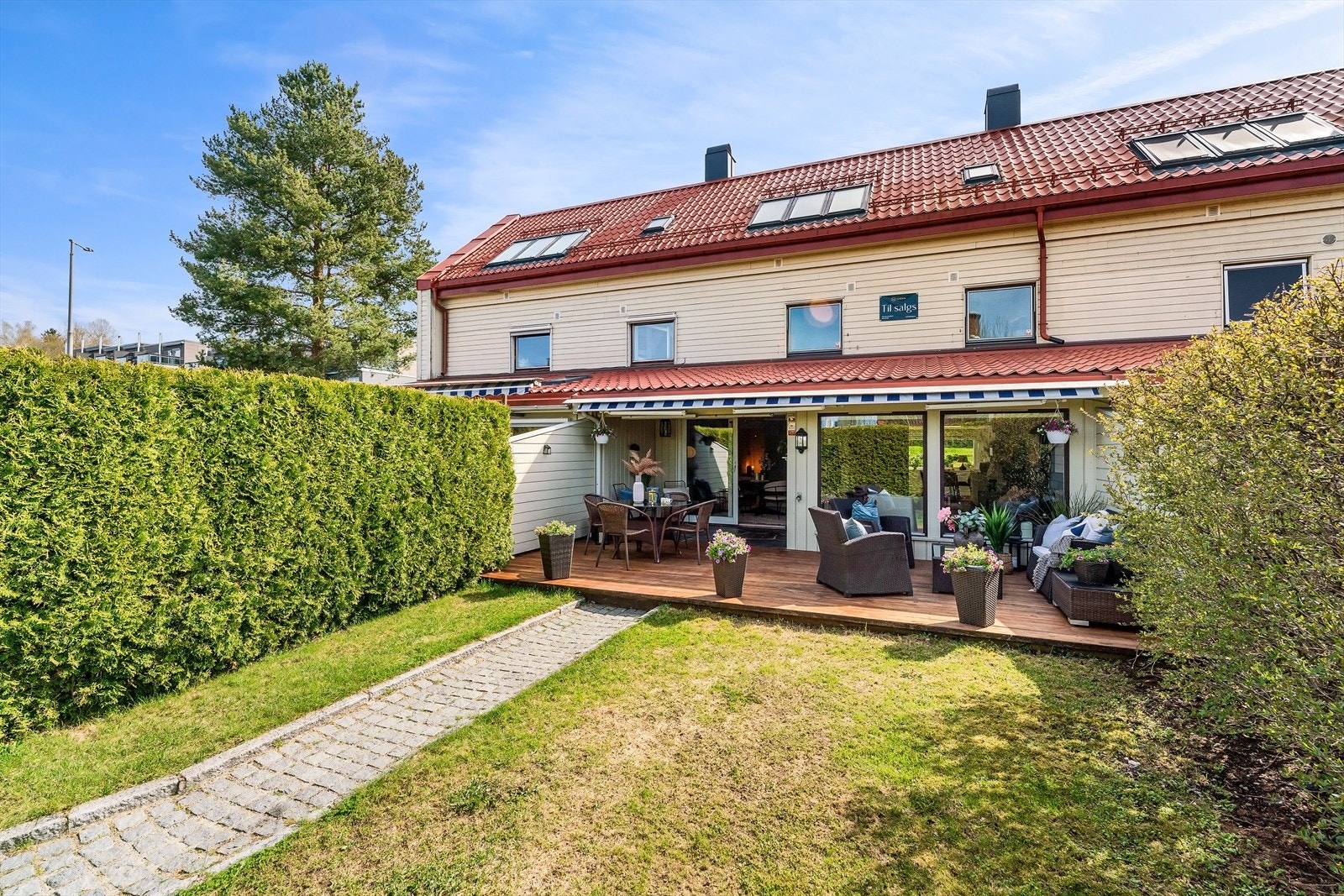 Flott familiebolig med skjermet hage og uteområde Galleribilde