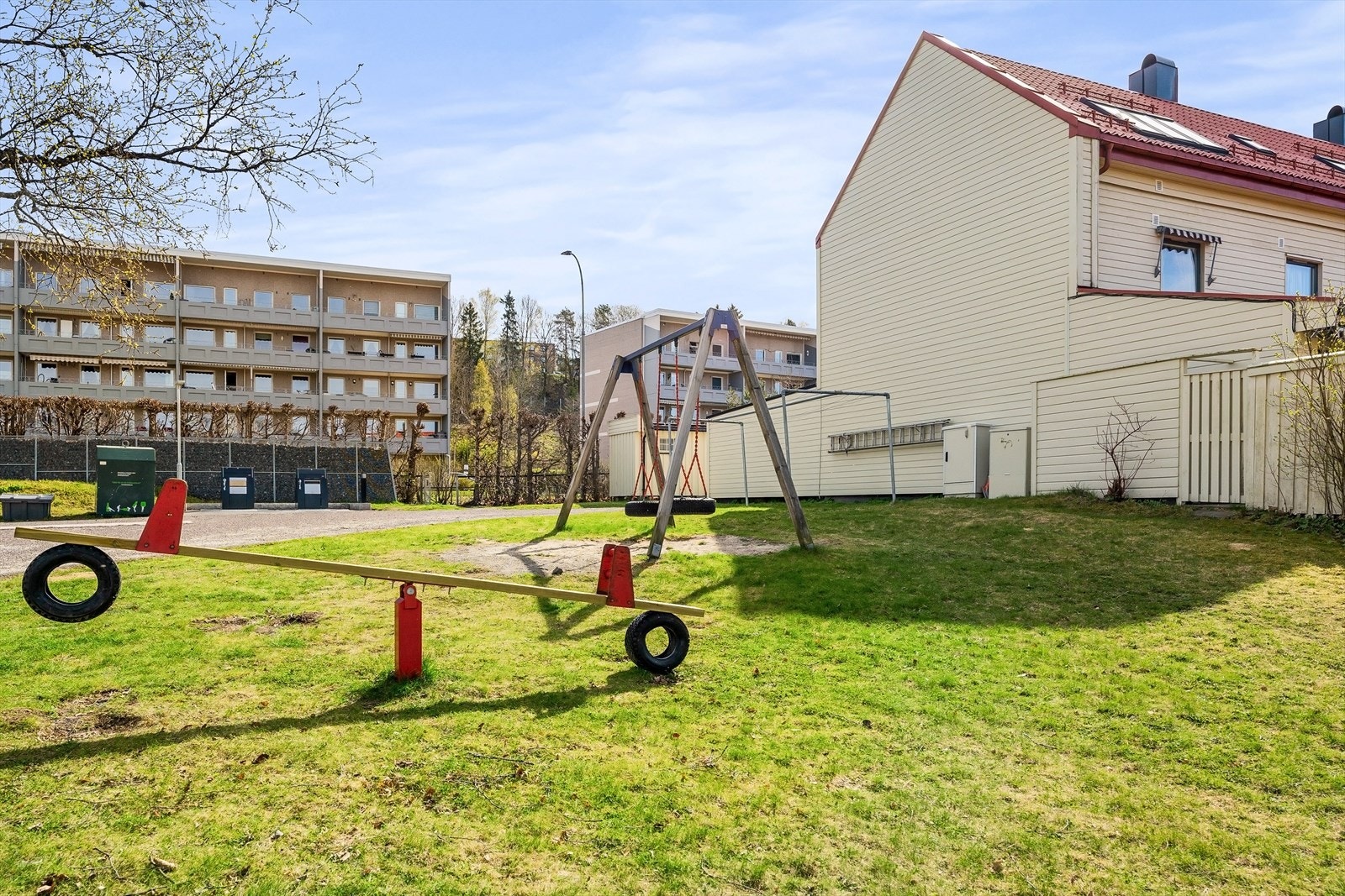 Meget rolig og barnevennlig beliggenhet på Bogerud med kort vei til dagligvare, offentlig transport, barnehager og skoler Galleribilde