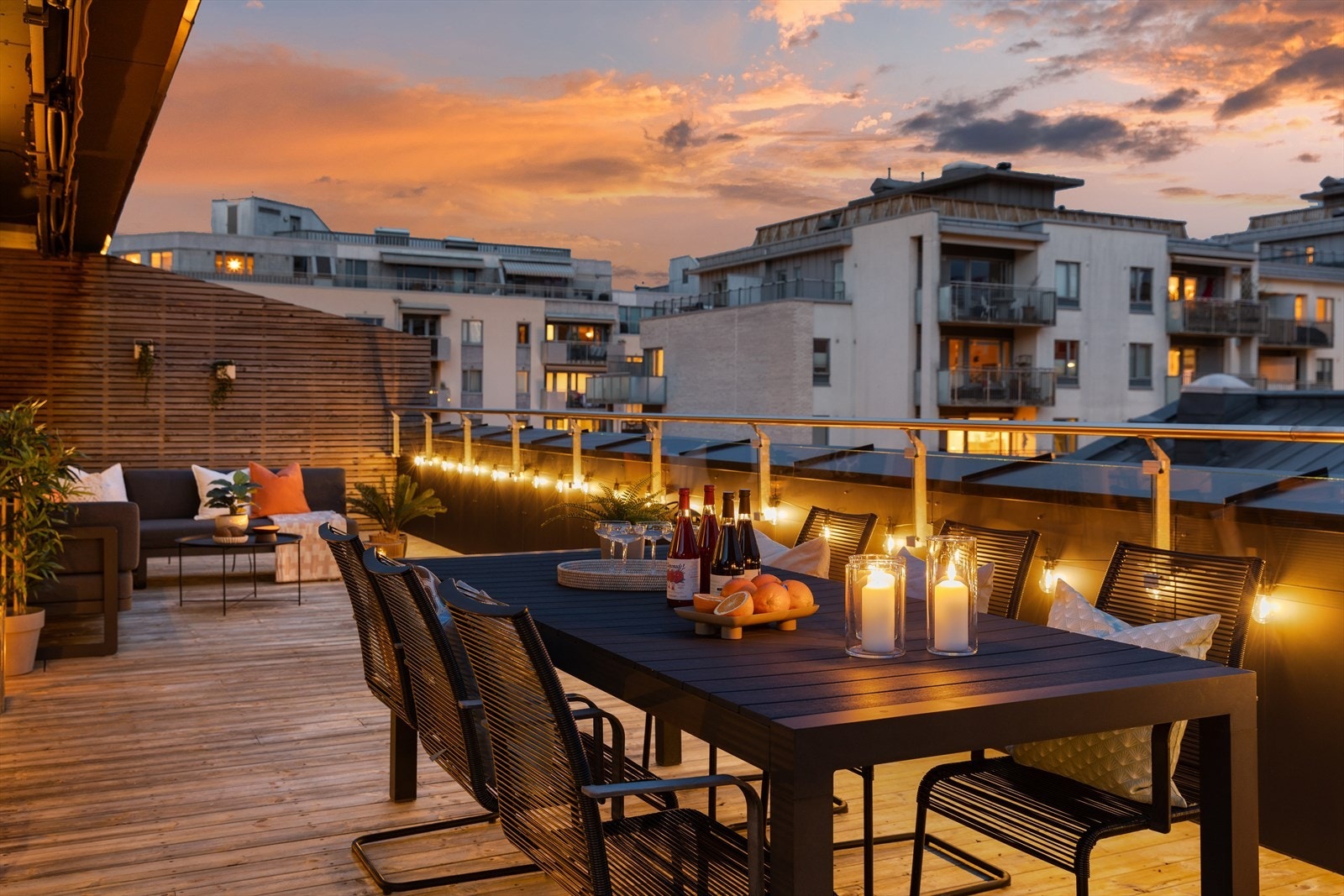 Her kan sene sommerkvelder nytes med venner og familie med noe godt på grillen, og terrassen egner seg perfekt for store selskap! Galleribilde