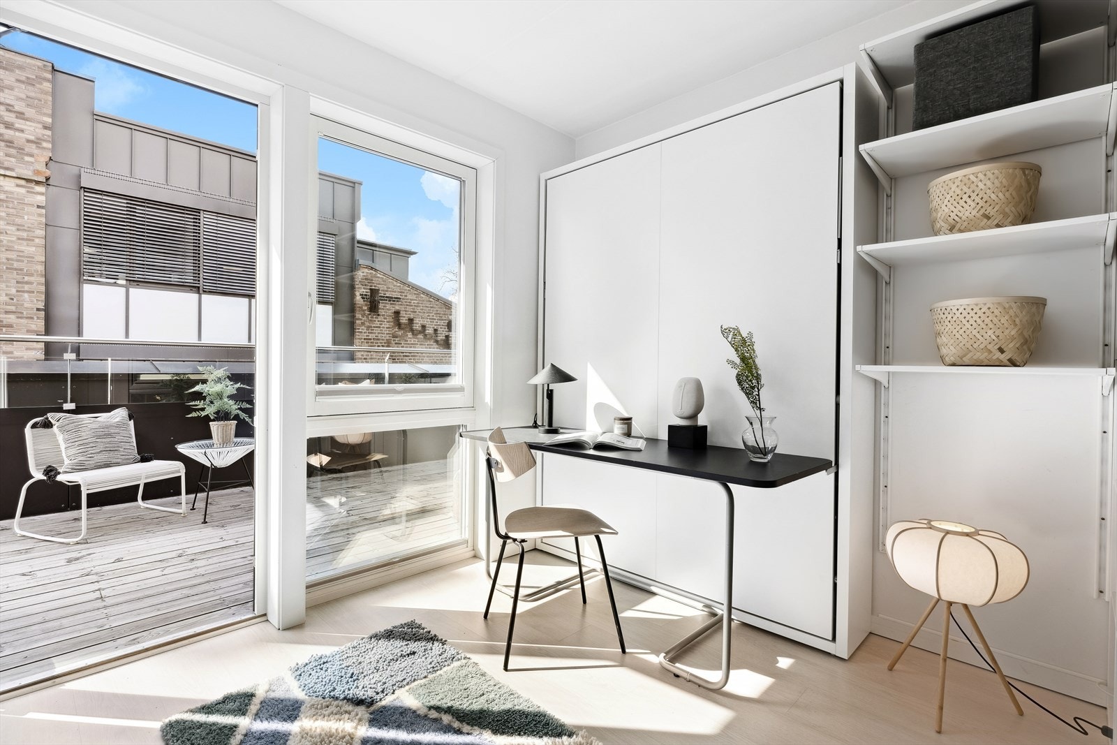 Værelset er også utstyrt med en veggseng og kan enkelt omgjøres til et perfekt hjemmekontor Galleribilde