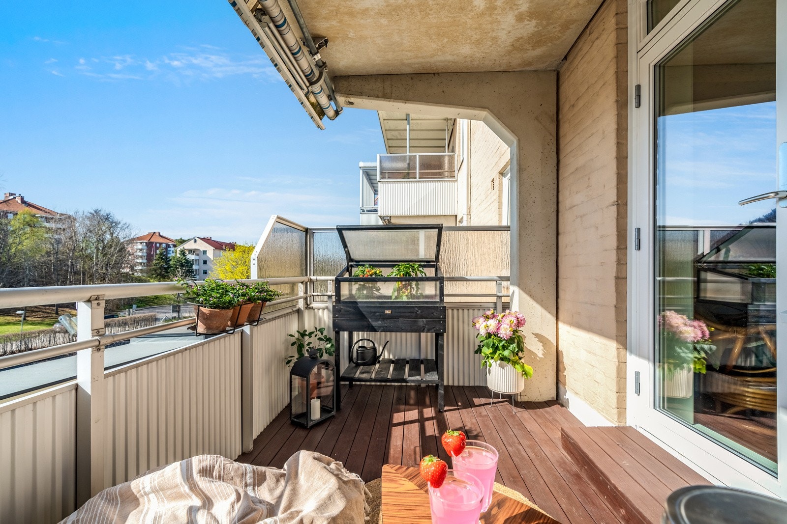 God plass til utemøblement, grill og plantekasser. Galleribilde