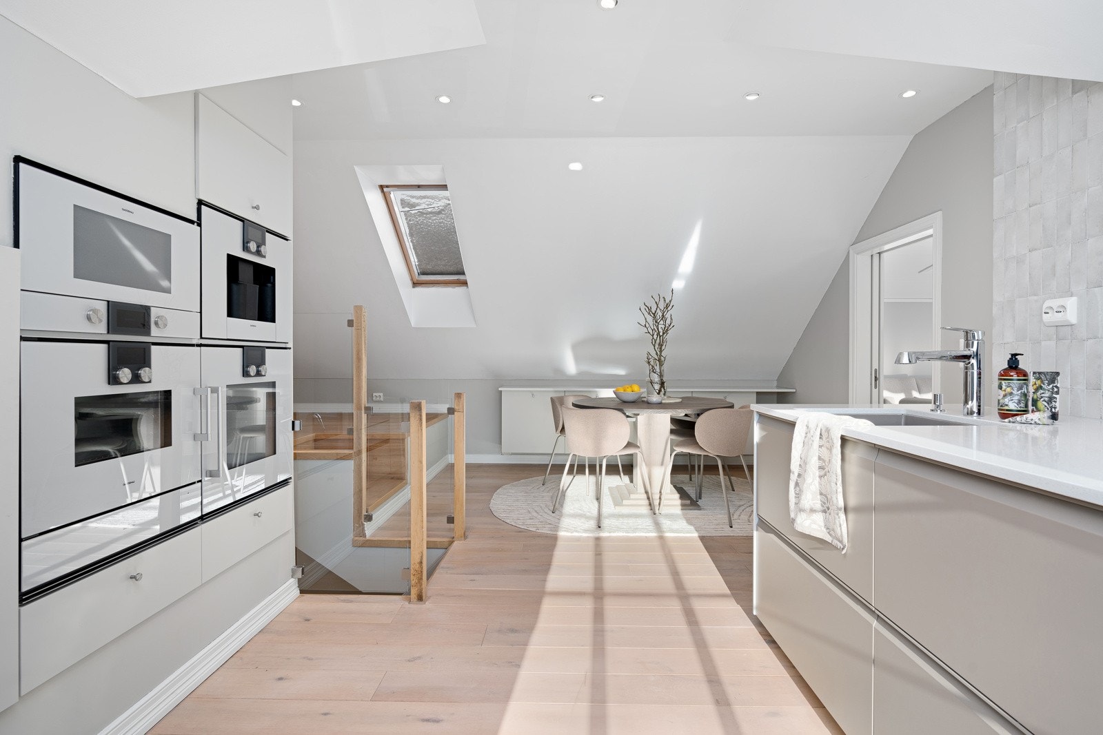 Kjøkkenet er flyttet opp i 2.etasjen. Galleribilde