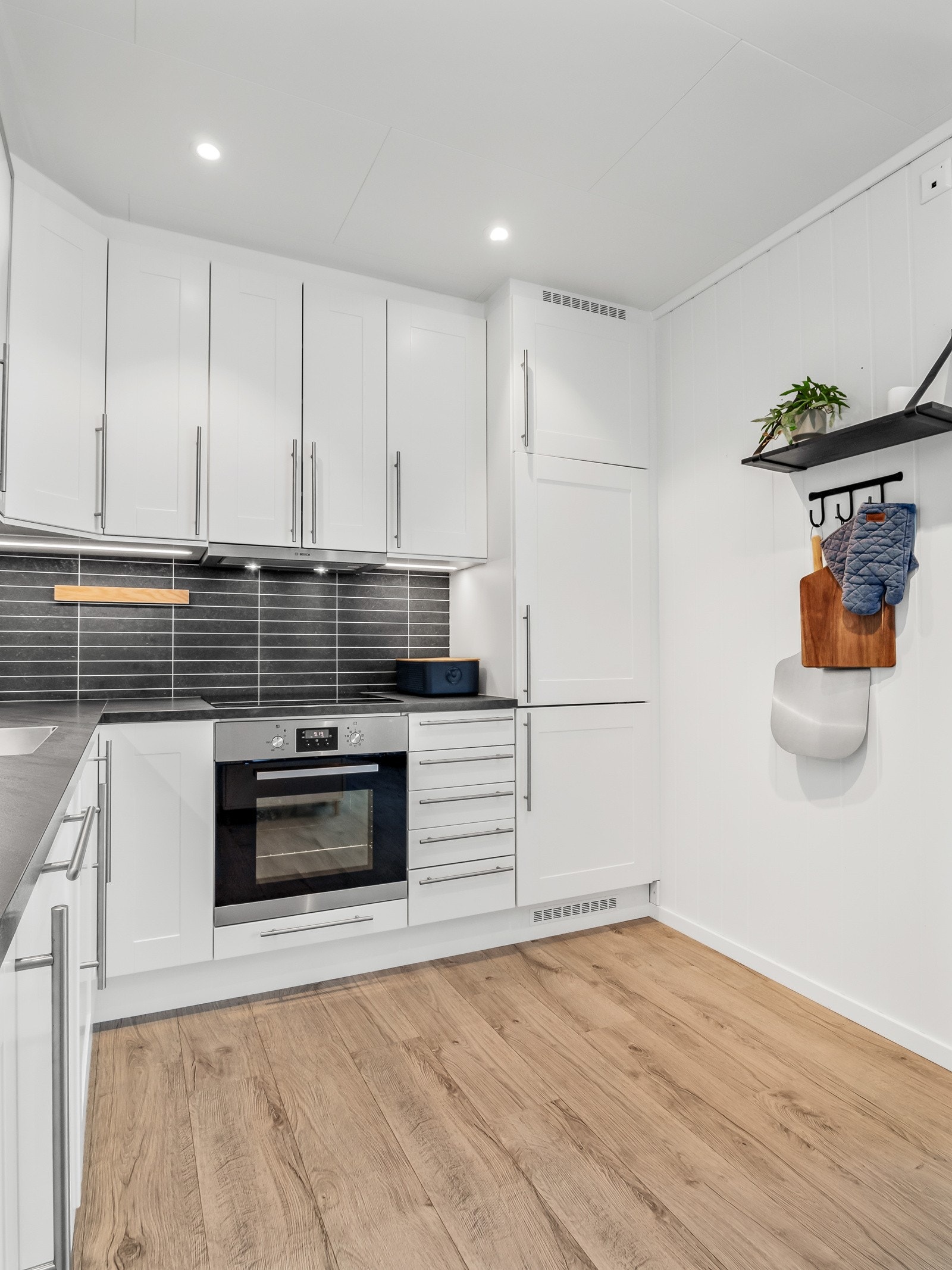 Kjøkkenet har integrerte hvitevarer Galleribilde