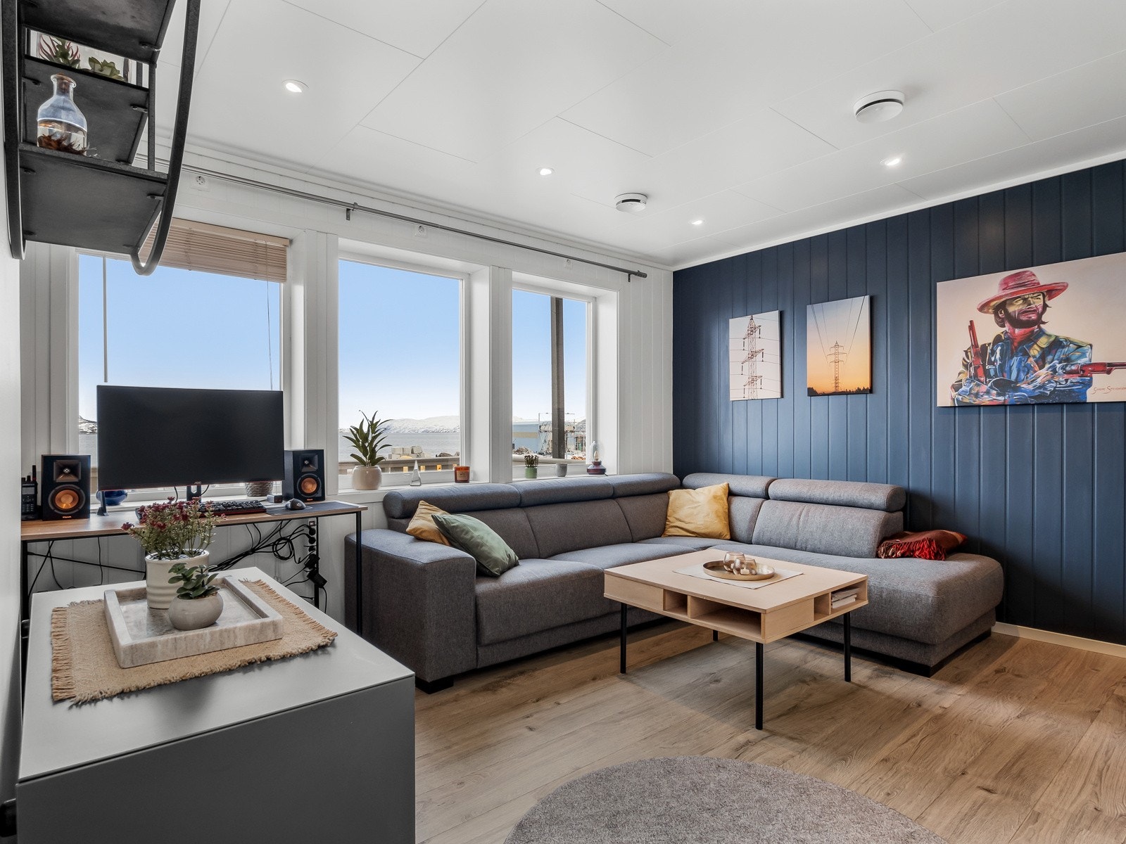 Det er god plass til sofa i stuen Galleribilde