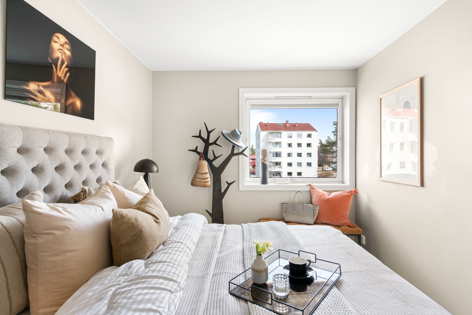 God plass til dobbelseng og annet møblement Galleribilde