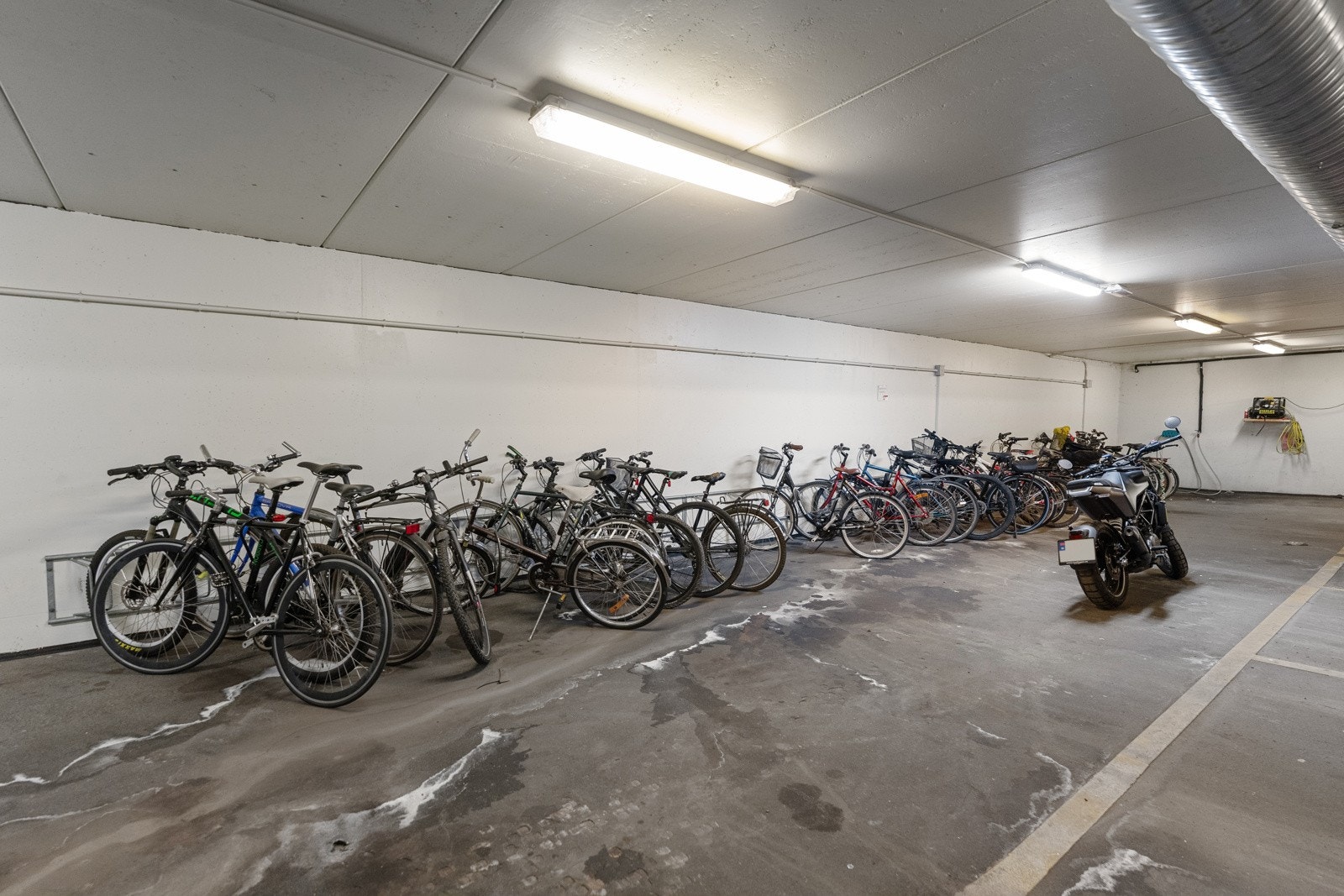 I garasjeanlegget er det også egen sykkelparkering. Galleribilde