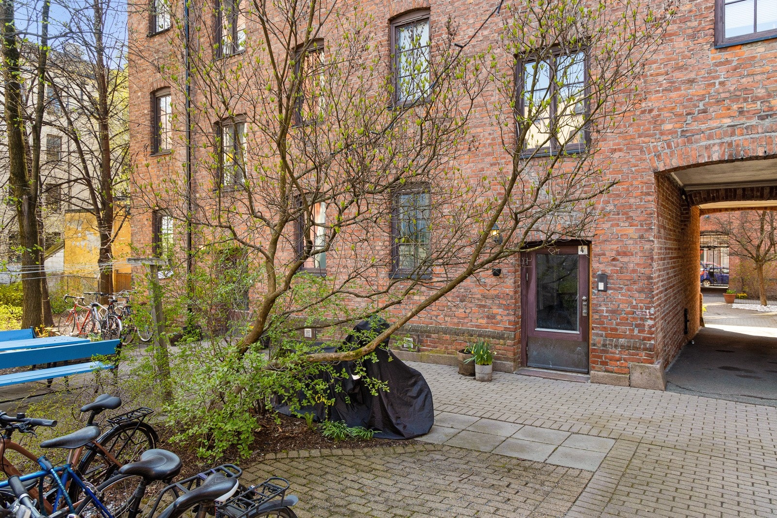 "Ulvehiet" er i en av de kjente gråbeinsgårdene fra slutten av 1800-tallet. Galleribilde