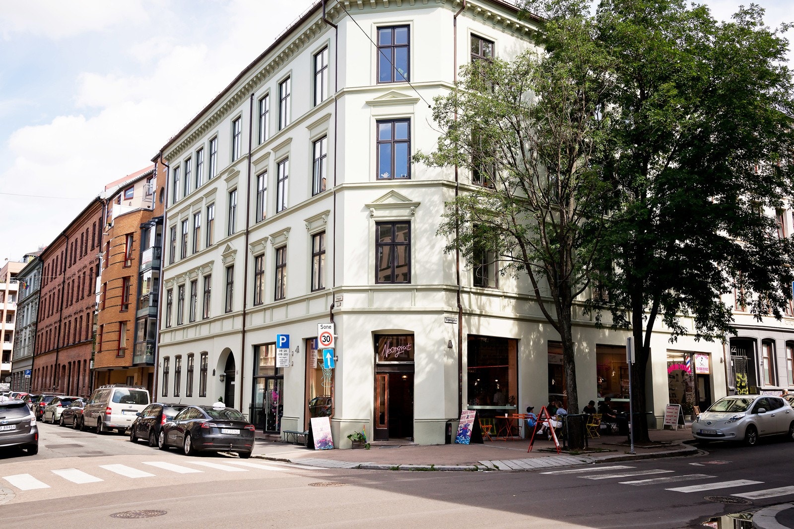 Når du skal på visning, ringer du på fra Urtegata 36. Da skal du litt lenger inn i gården, og til høyre. Se etter oppgang 3 ("C") Galleribilde